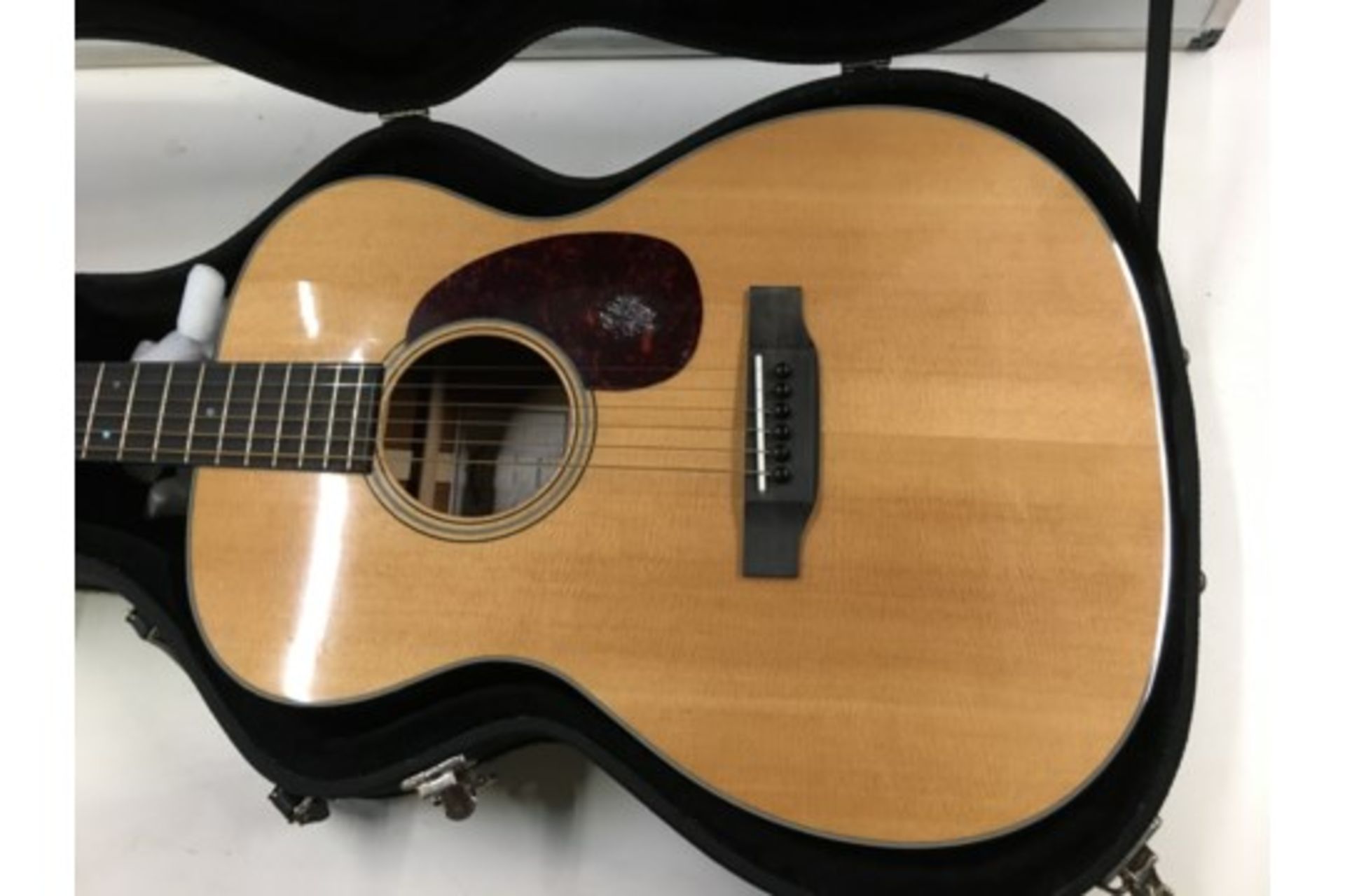 Sigma S-000M-18 Acoustic Guitar w/hard case | RRP £675 - Image 2 of 3
