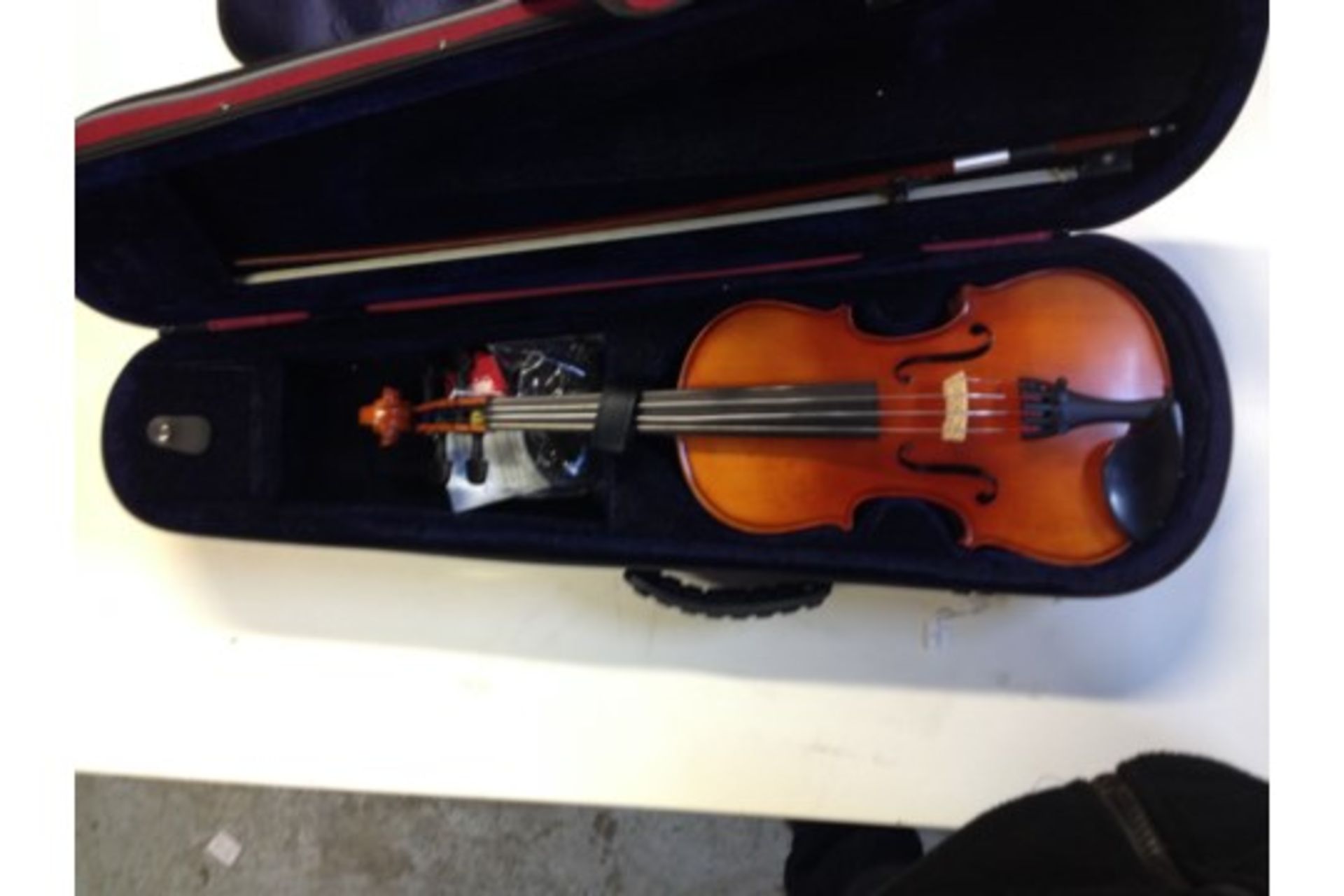 Hidersine 1/2 Violin w/case | RRP £200 - Image 3 of 6