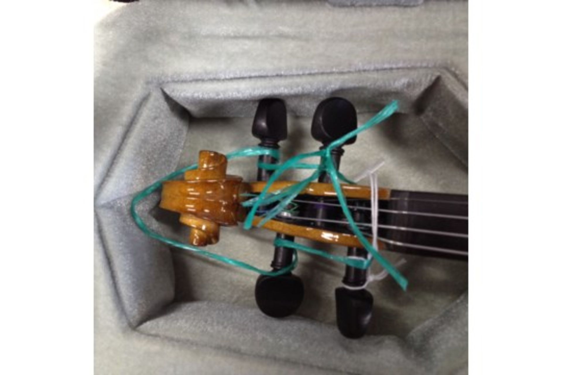 Hidersine Violin w/case and bow | RRP £250 - Image 3 of 3