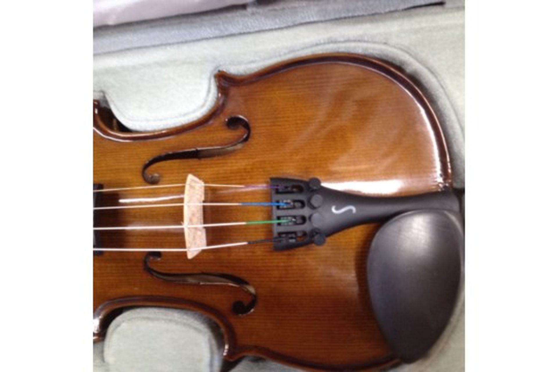 Hidersine Violin w/case and bow | RRP £250 - Image 2 of 3