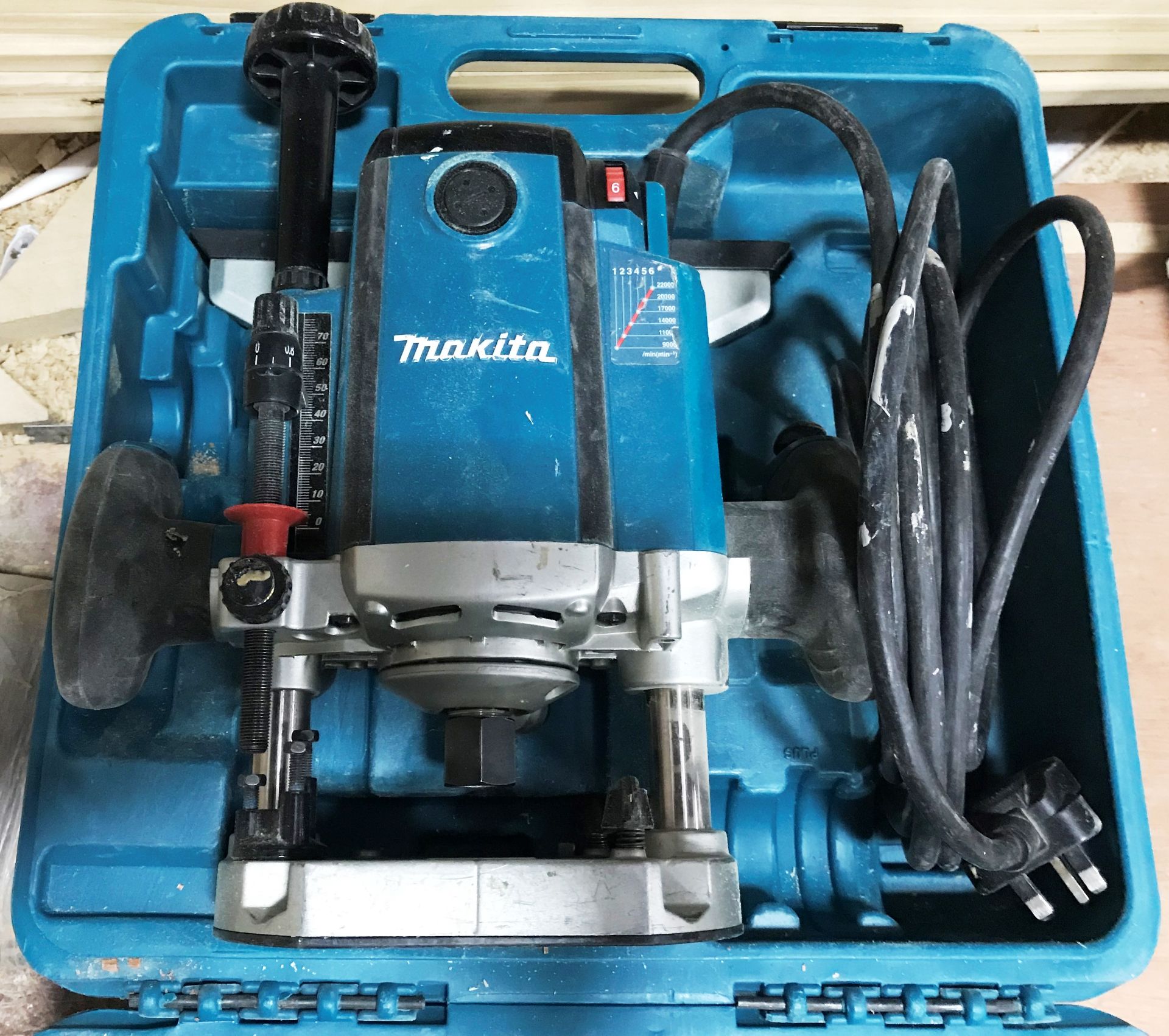 Makita Plunge Router w/ Case & Accessories | 240V - Image 2 of 3