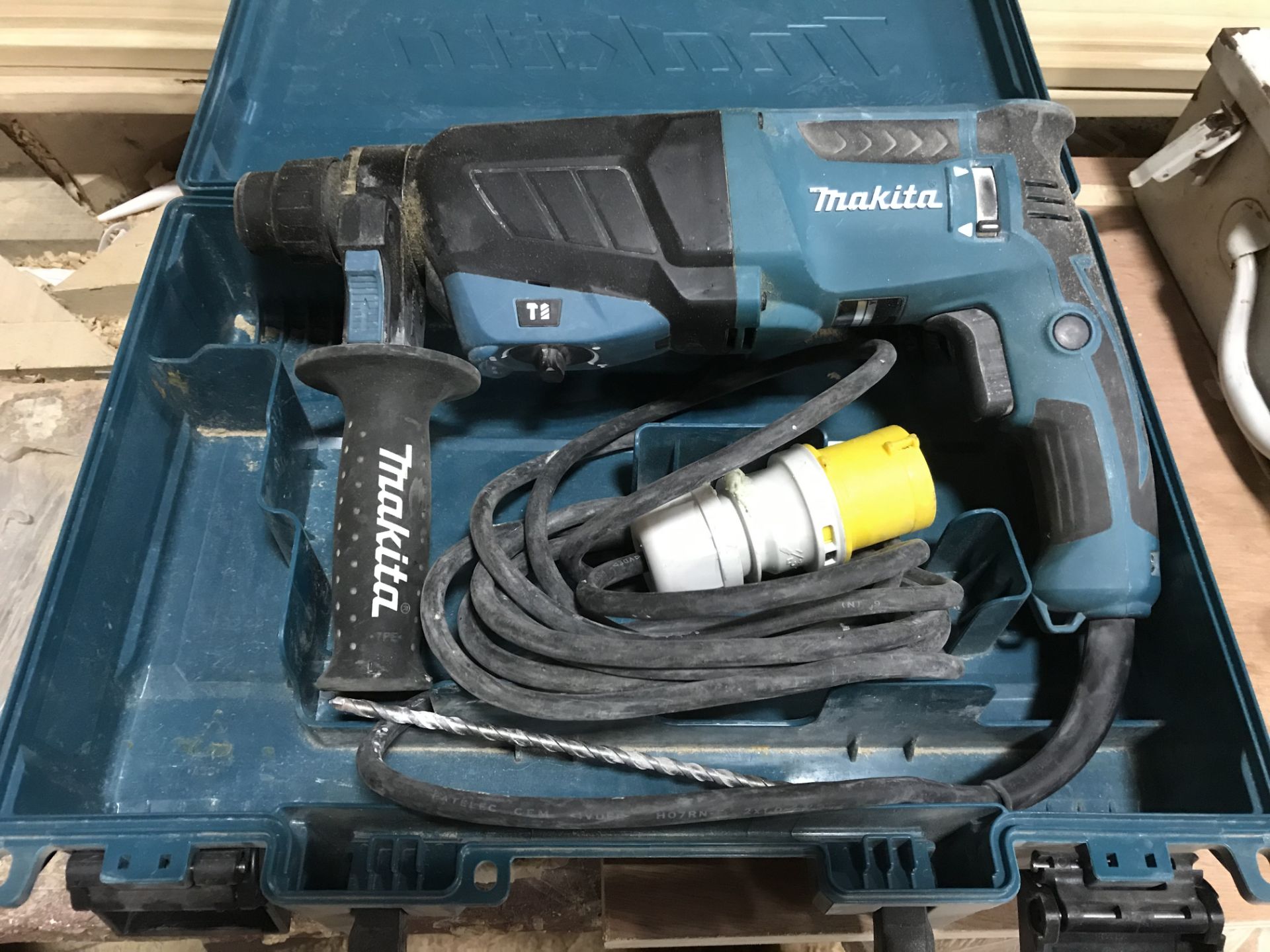 Makita HR2630 SDS Plus Rotary Hammer Drill w/ Case | 110V | YOM: 2016 - Image 2 of 4