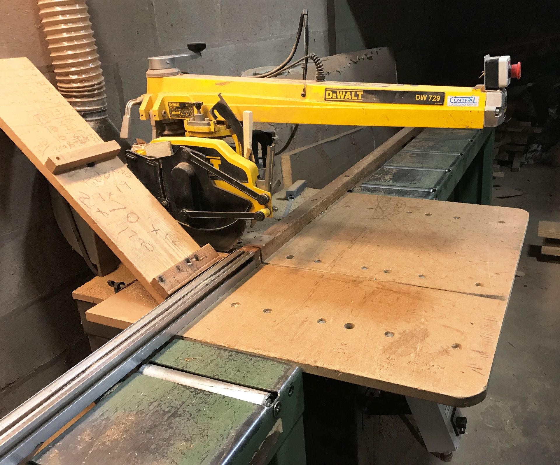 Dewalt DW729 Cross Cut Saw w/ Roller Feed In/Out & Measuring Bar | 3 Phase - Image 7 of 7