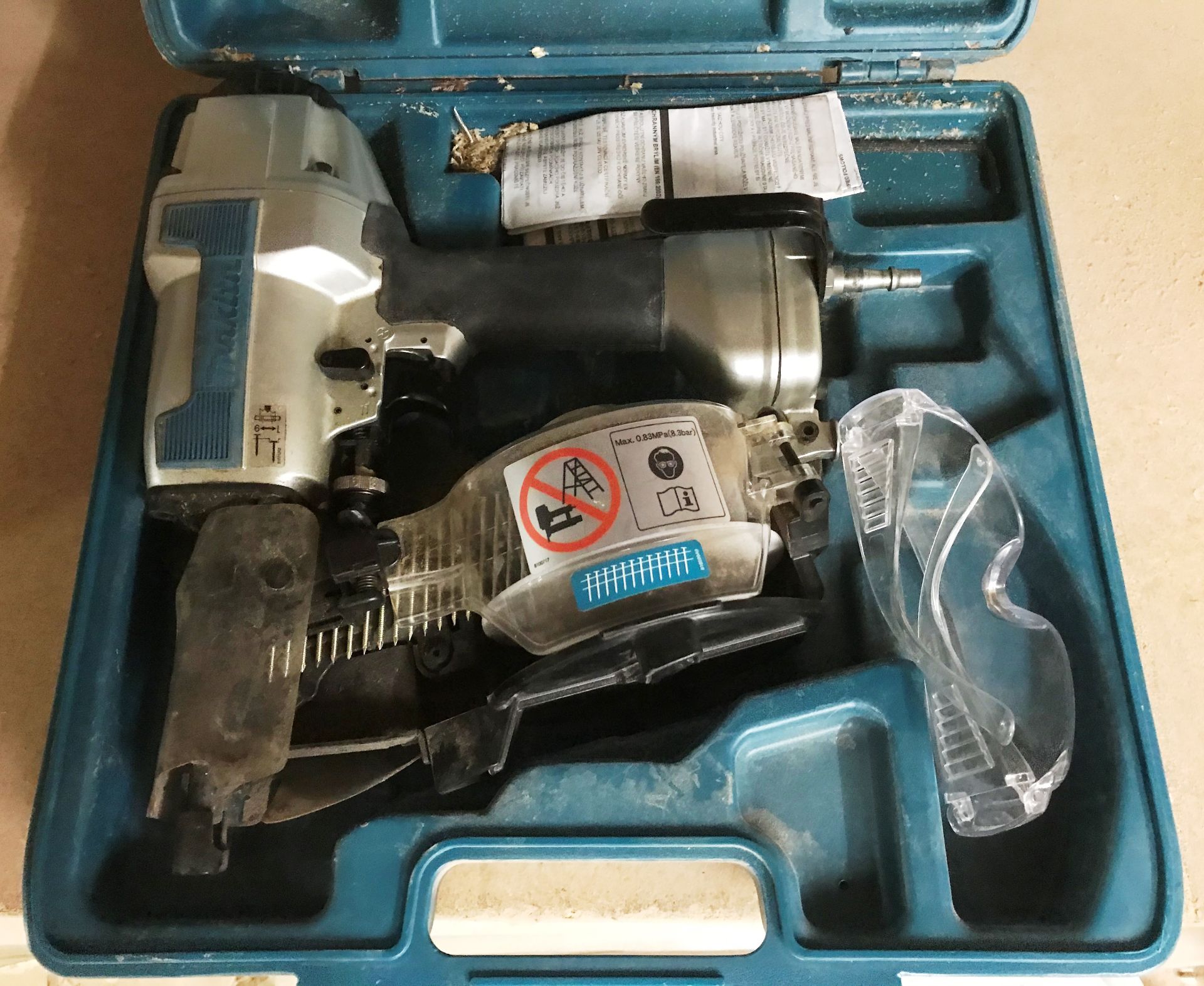 Makita Pneumatic Nail Gun w/ Case