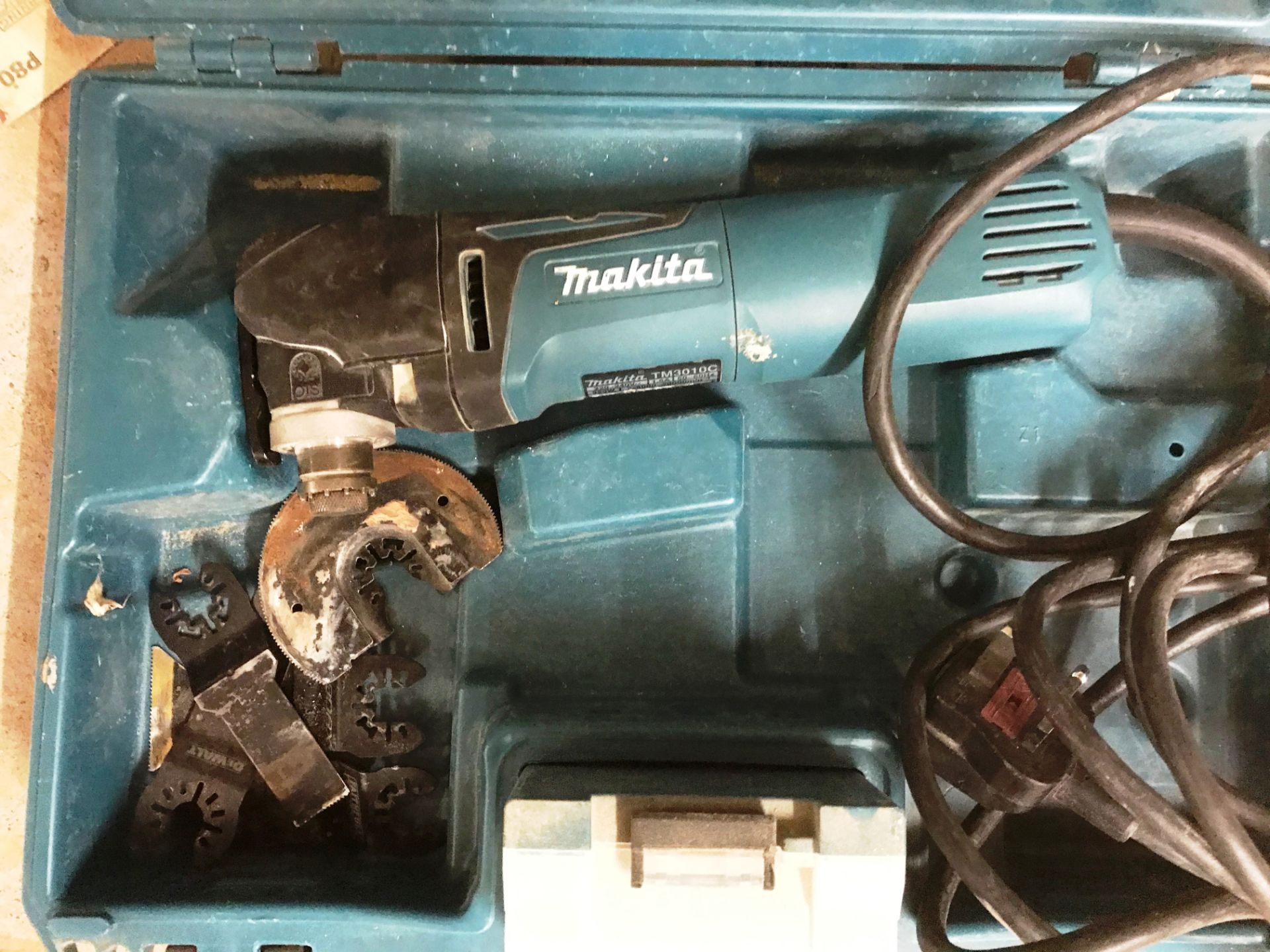 Makita TM3010C Multi Tool w/ Case | 240V - Image 2 of 3