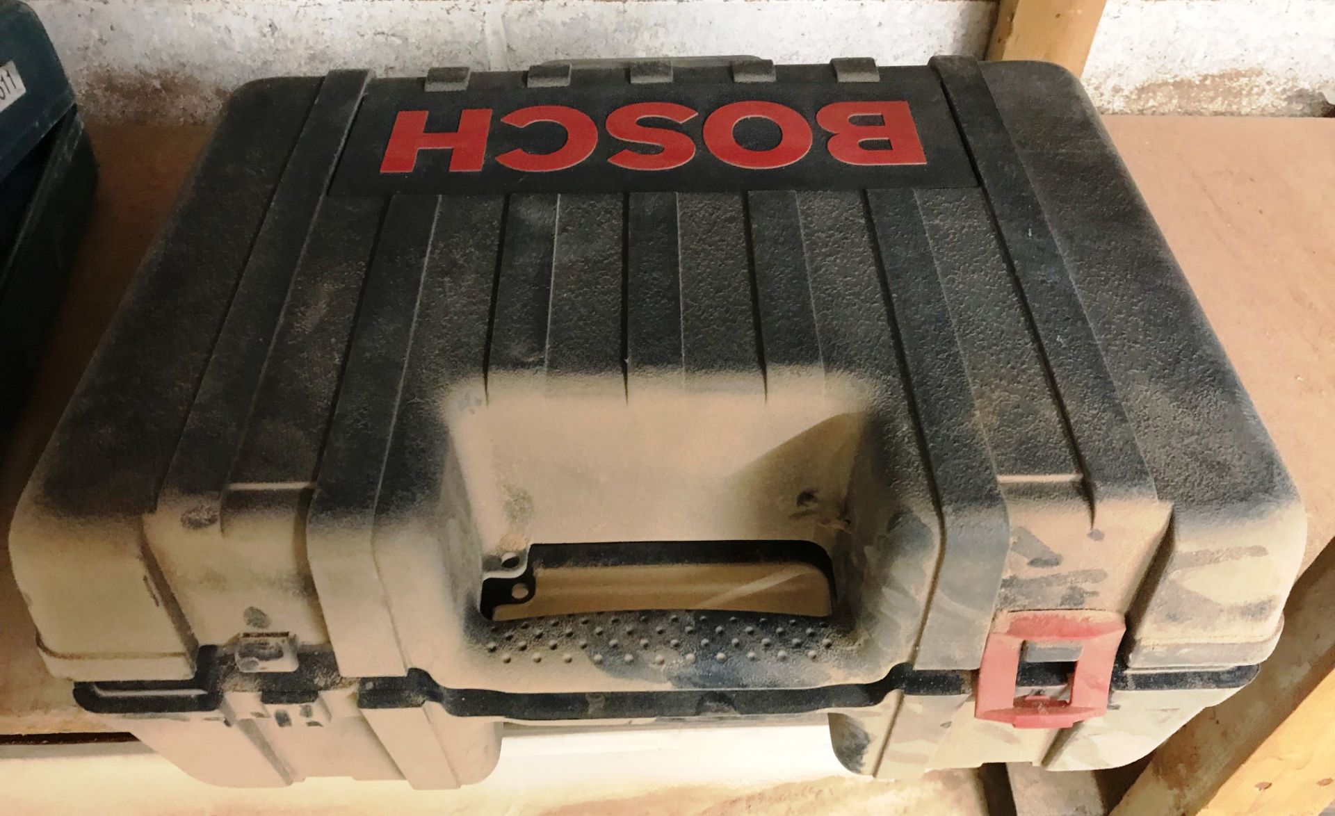 Bosch GEX 150 AC Corded 240V Orbit Sander w/ Case - Image 2 of 3