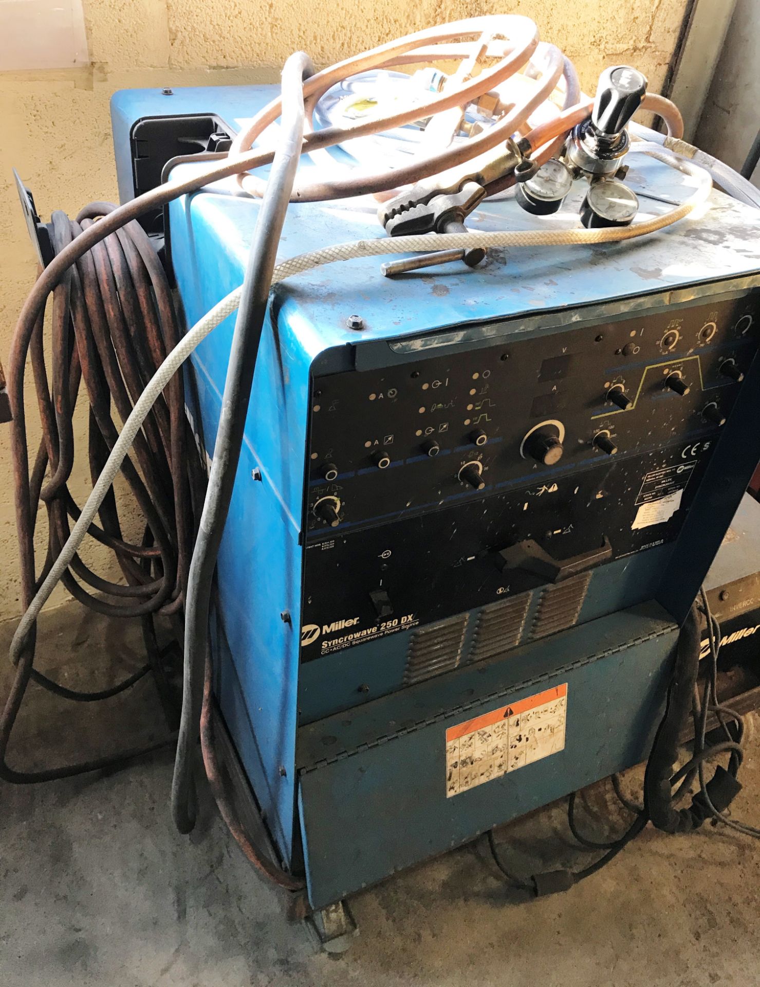 Miller Syncrowave 250 DX Tig Welder w/ Miller Intercool, Clamp & Welding Gun - Image 6 of 8