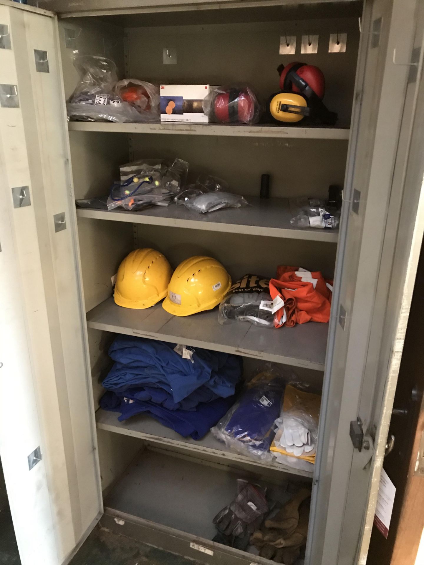 Metal Cabinet w/ Contents of PPE & Workwear - As Pictured - Bild 2 aus 5