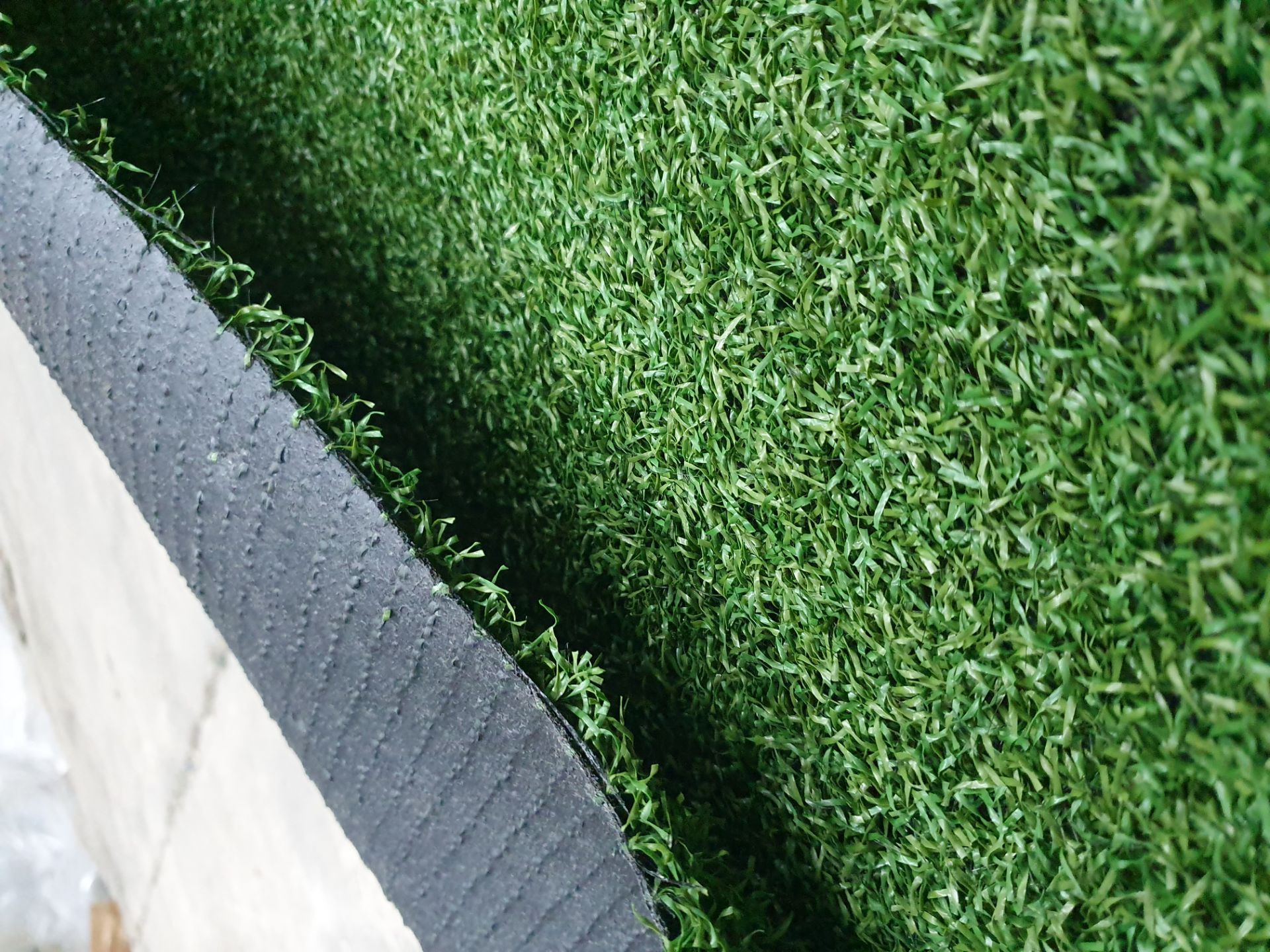 Roll of Green Artificial Grass | Approximate size: 4m x 3m - Image 3 of 3