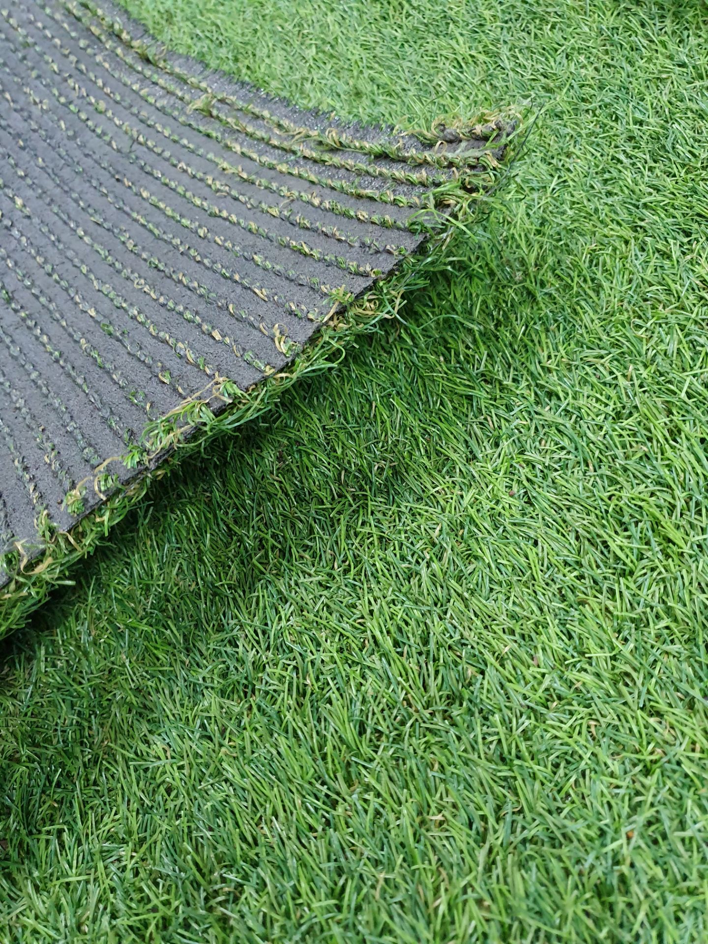 Roll of Green Artificial Grass | Approximate size: 4m x 8m - Image 4 of 4