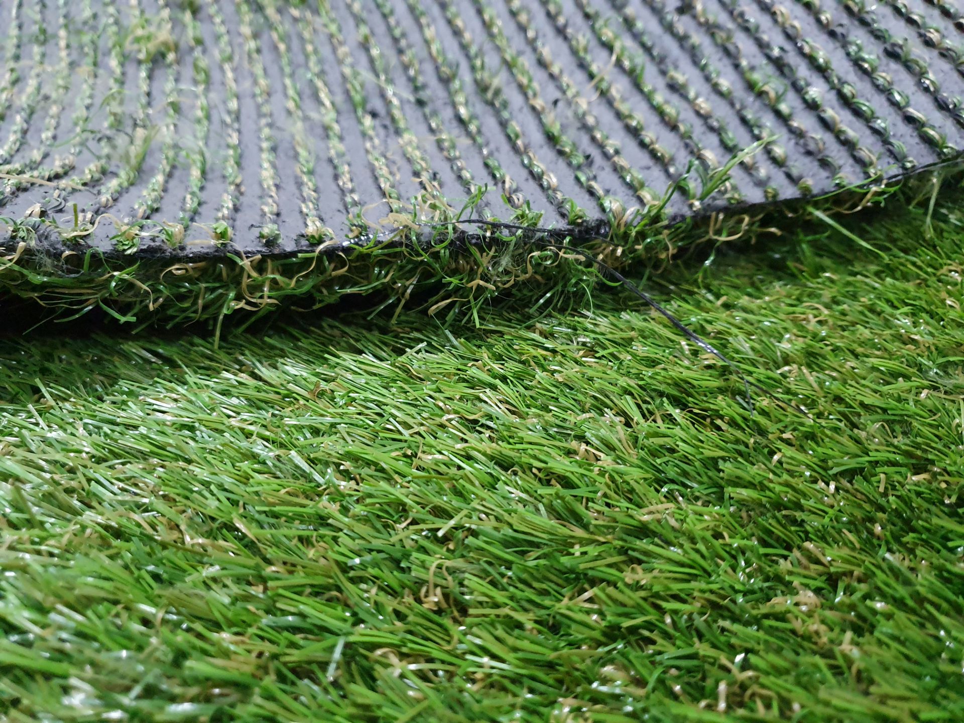 Roll of Green Artificial Grass | Approximate size: 3m x 8m - Image 2 of 2