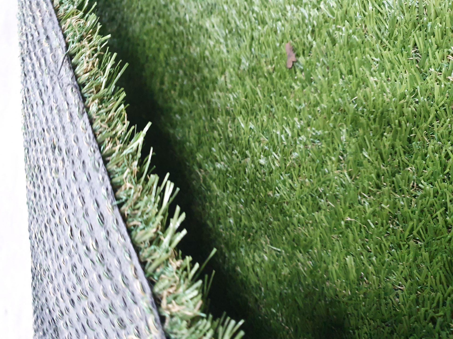 Roll of Green Artificial Grass | Approximate size: 2m x 2.3m - Image 2 of 3