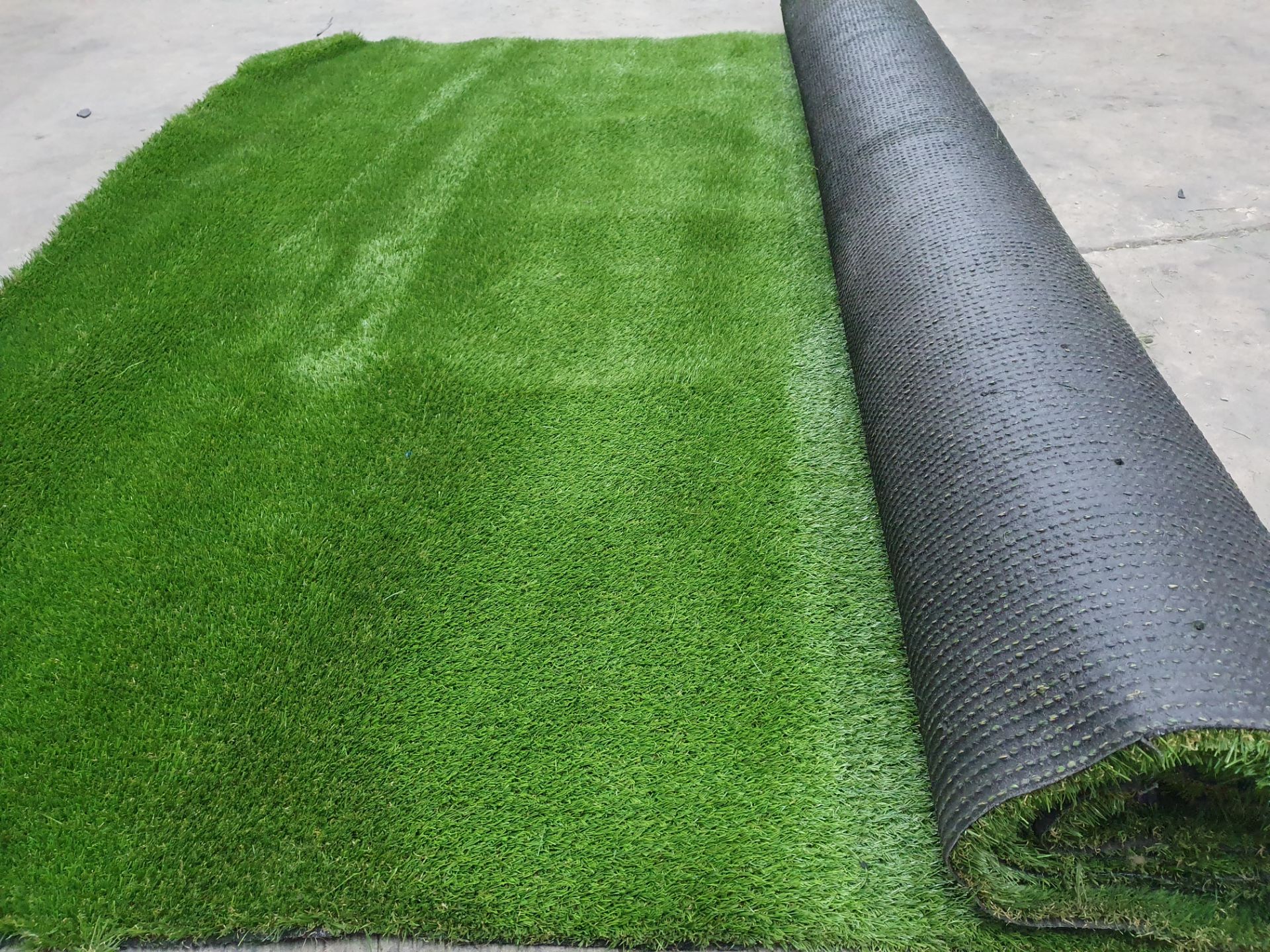 Roll of Green Artificial Grass | Approximate size: 2.2m x 4m