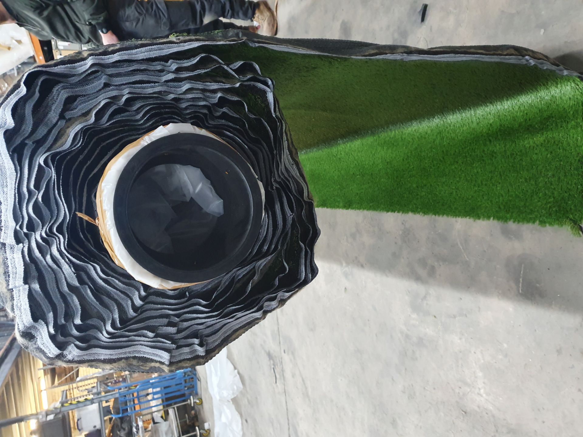 Roll of Green Artifical Grass | Approximate size: 4m x 25m - Image 2 of 3