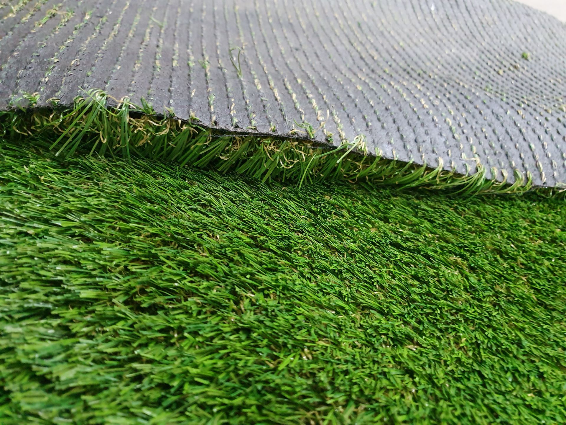 Roll of Green Artificial Grass | Approximate size: 4m x 3.5m - Image 2 of 2