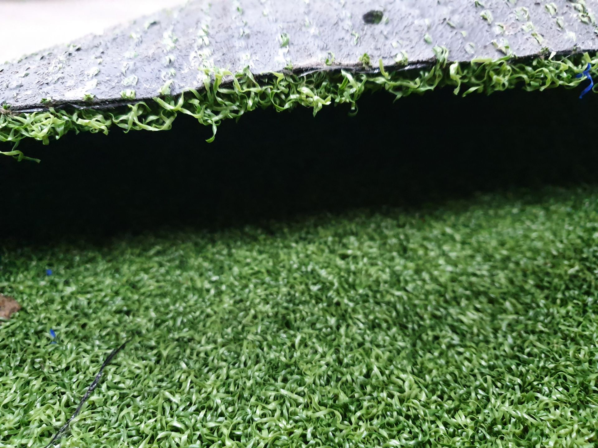 Roll of Green Artificial Grass | Approximate size: 4m x 8m - Image 2 of 2