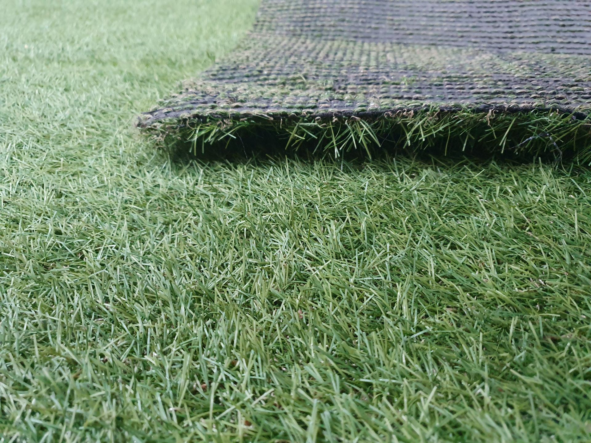 Roll of Green Artificial Grass | Approximate size: 3.5m x 4m - Image 5 of 6