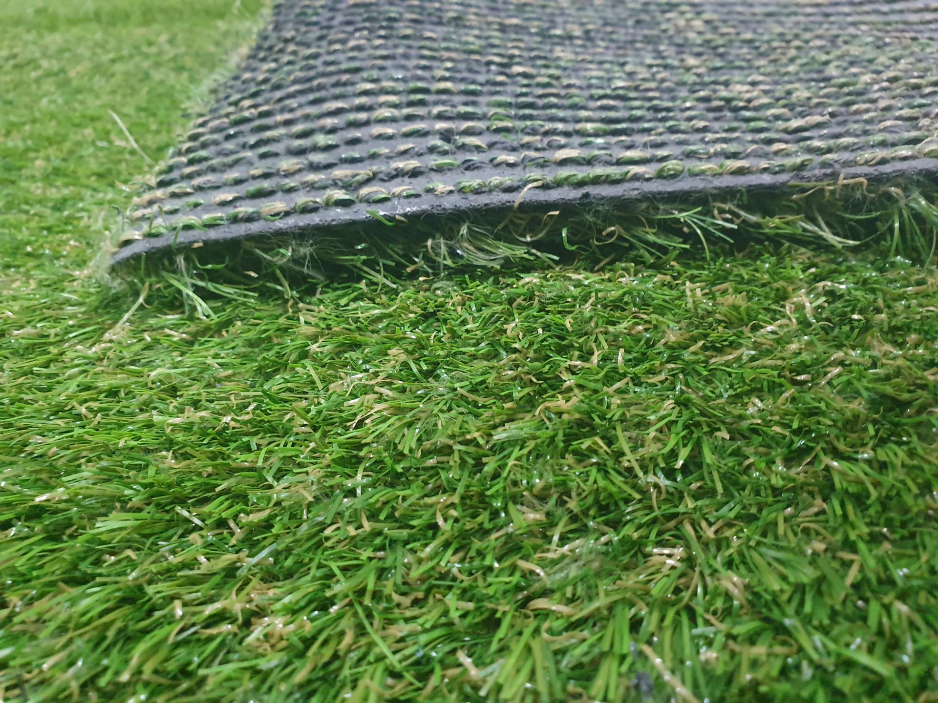 Roll of Green Artificial Grass | Approximate size: 4m x 3m - Image 4 of 5