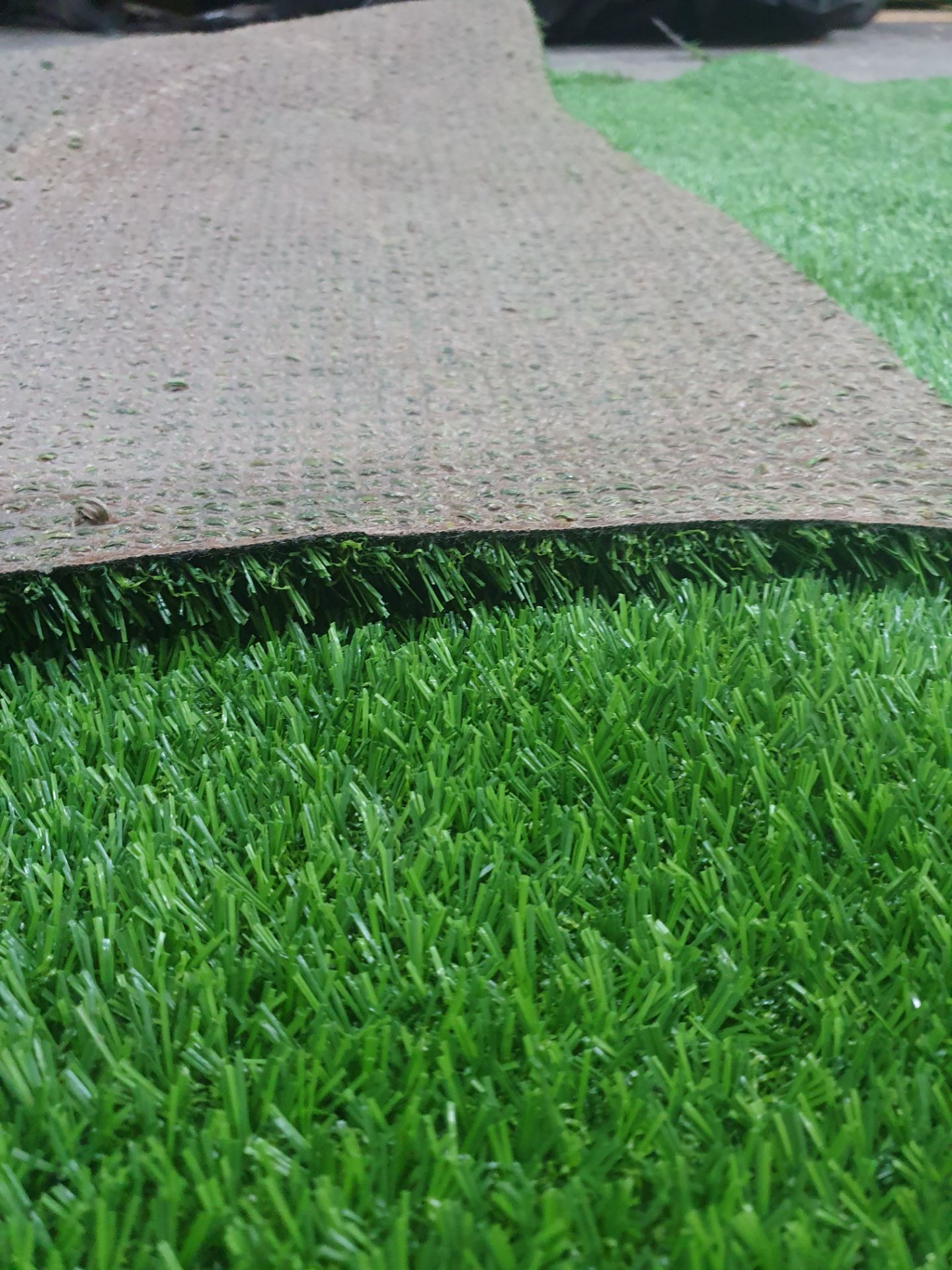 Roll of Green Artificial Grass | Approximate size: 4m x 3.5m - Image 3 of 3
