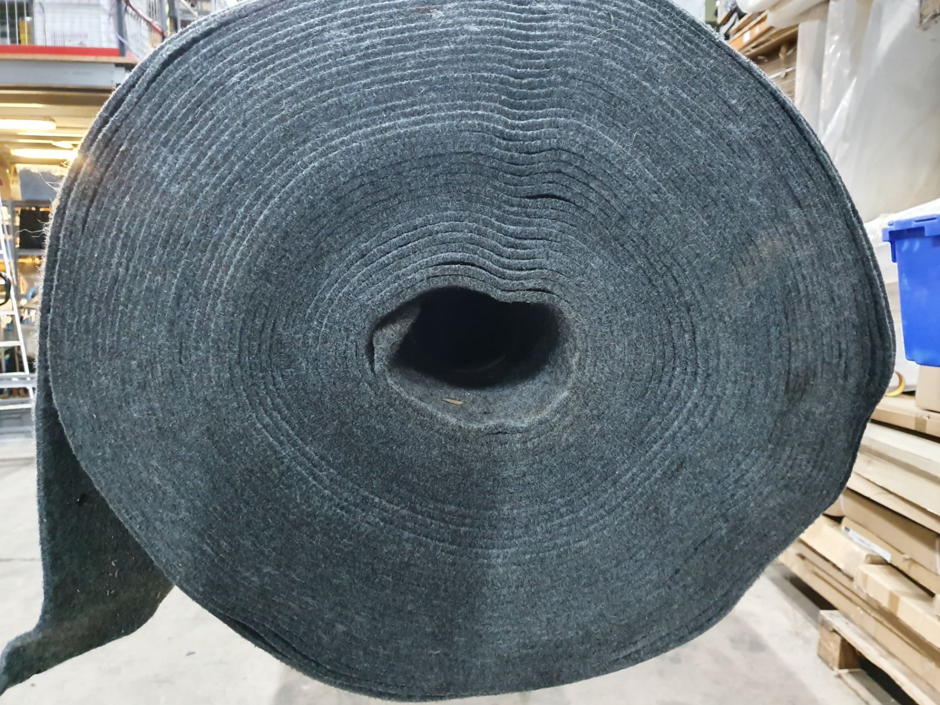 Roll of Grey Felt 8mm Thick Underlay | Approximate size: 4m x 35m - Image 4 of 4