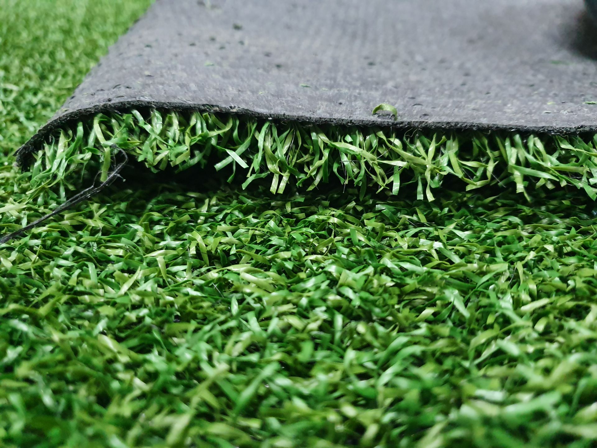 Roll of Green Artificial Grass | Approximate size: 2m x 4m - Image 3 of 3