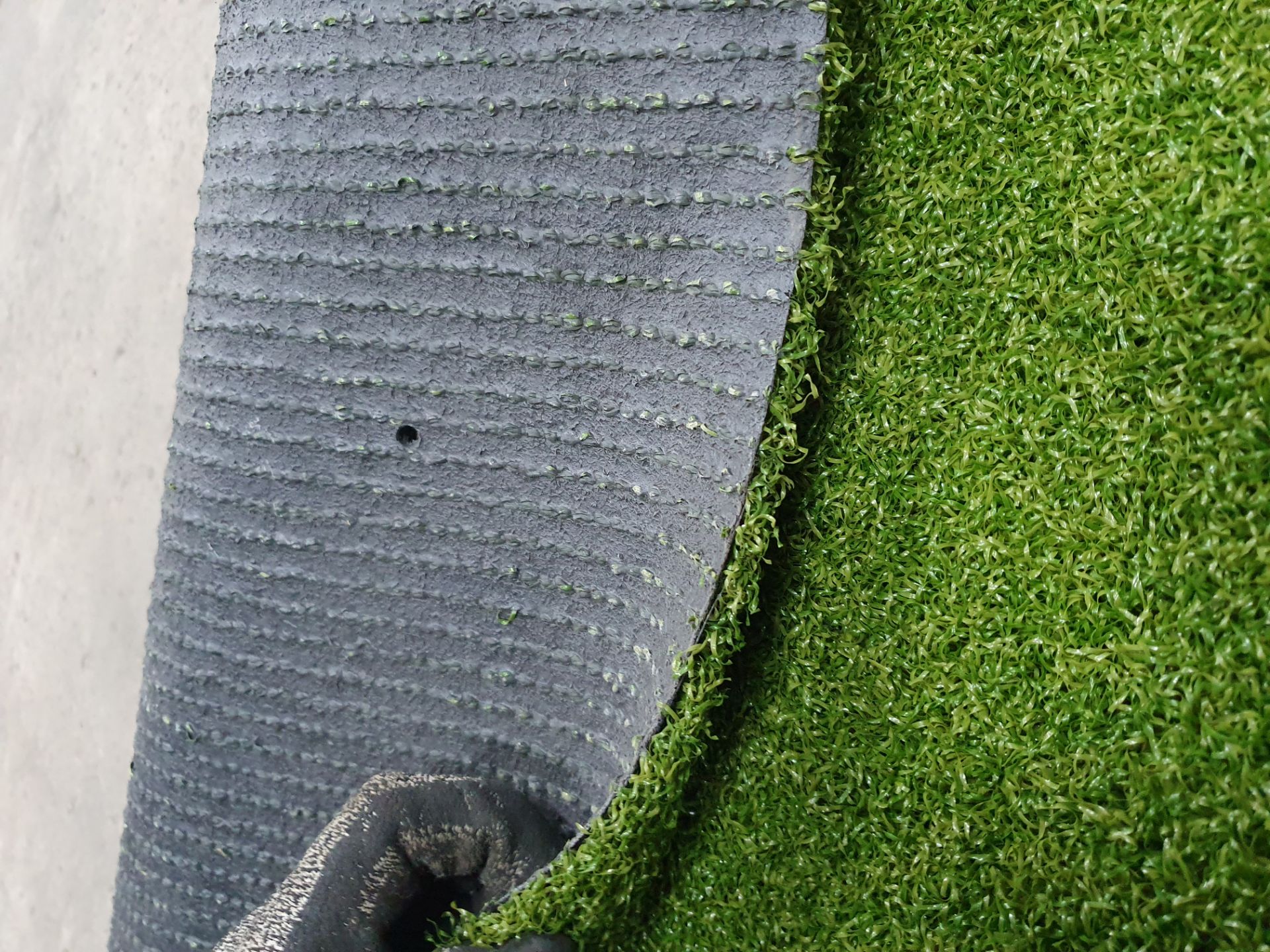 Roll of Green Artificial Grass | Approximate size: 1.7m x 2.6m - Image 3 of 3