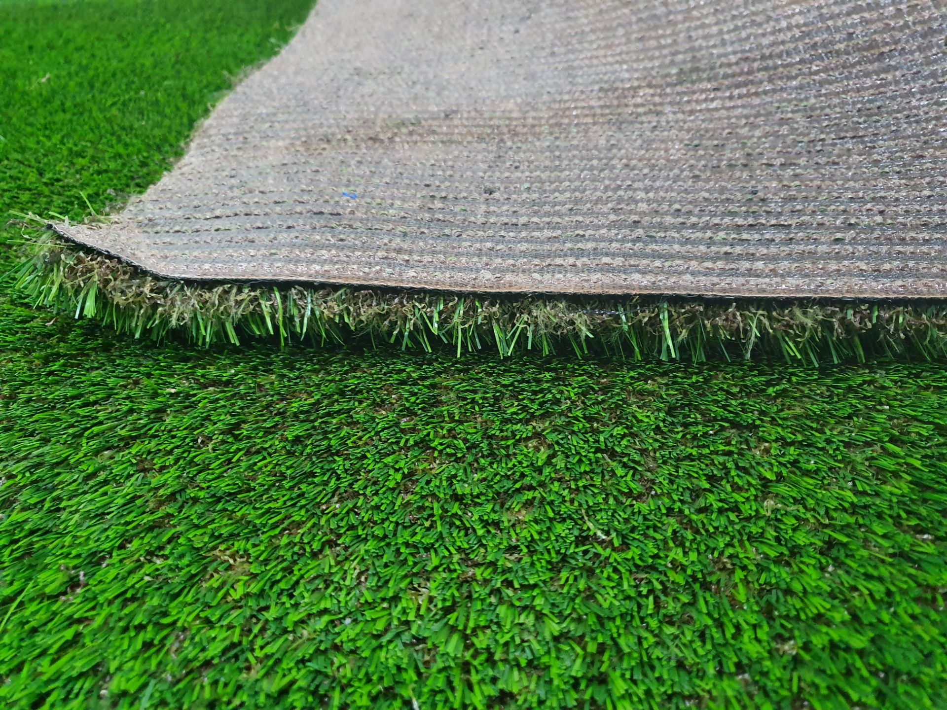 Roll of Green Artificial Grass | Approximate size: 4m x 2m - Image 3 of 3