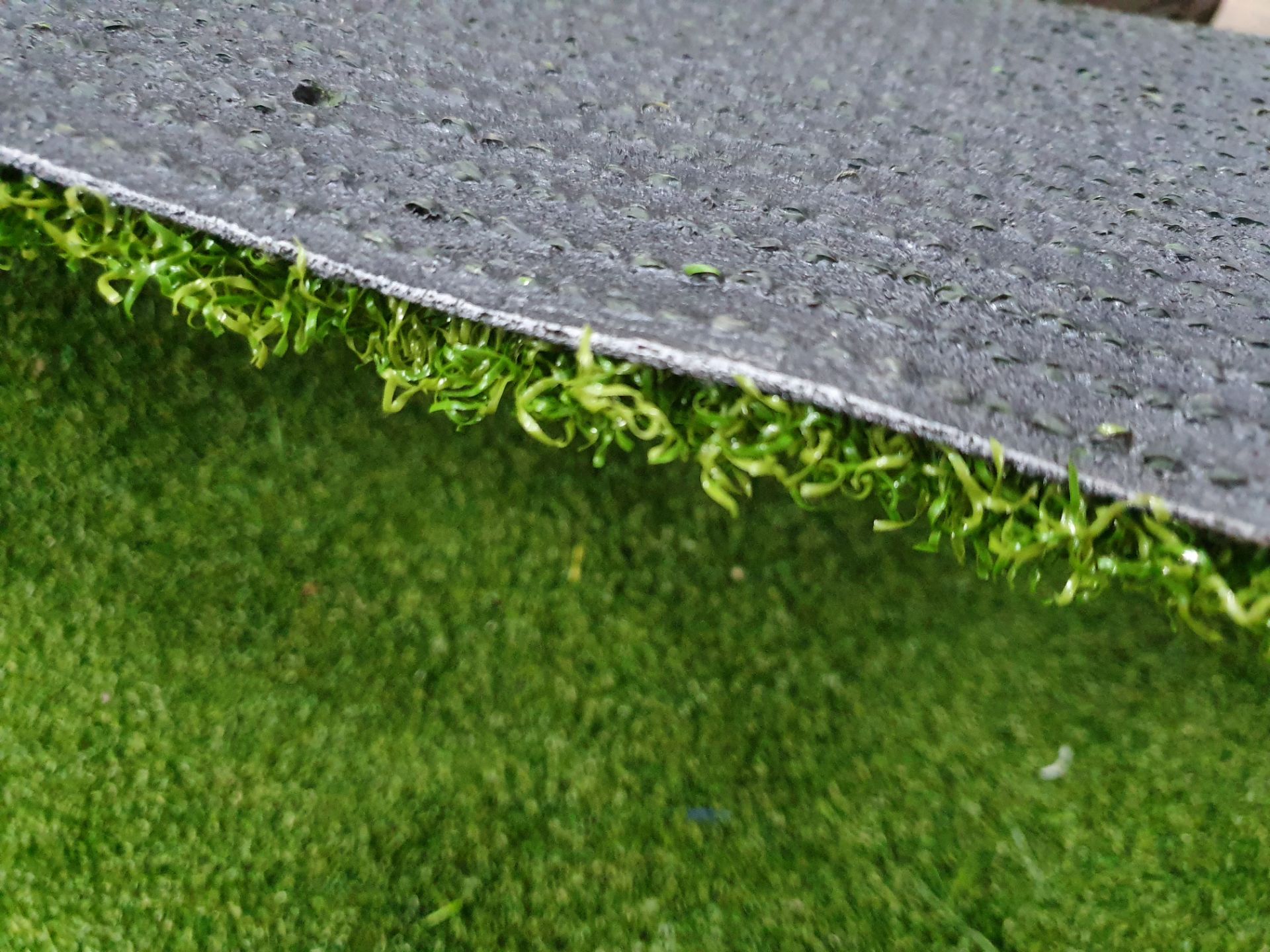 Roll of Green Artificial Grass | Approximate size: 1.8m x 2.9m - Image 2 of 2