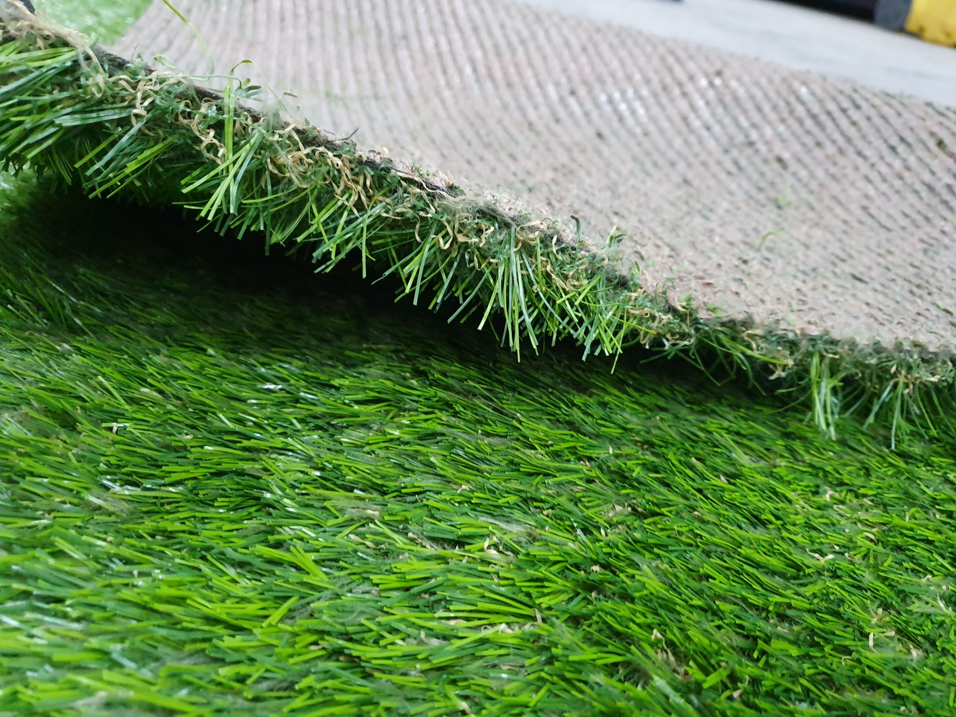 Roll of Green Artificial Grass | Approximate size: 3m x 2.5m - Image 2 of 4