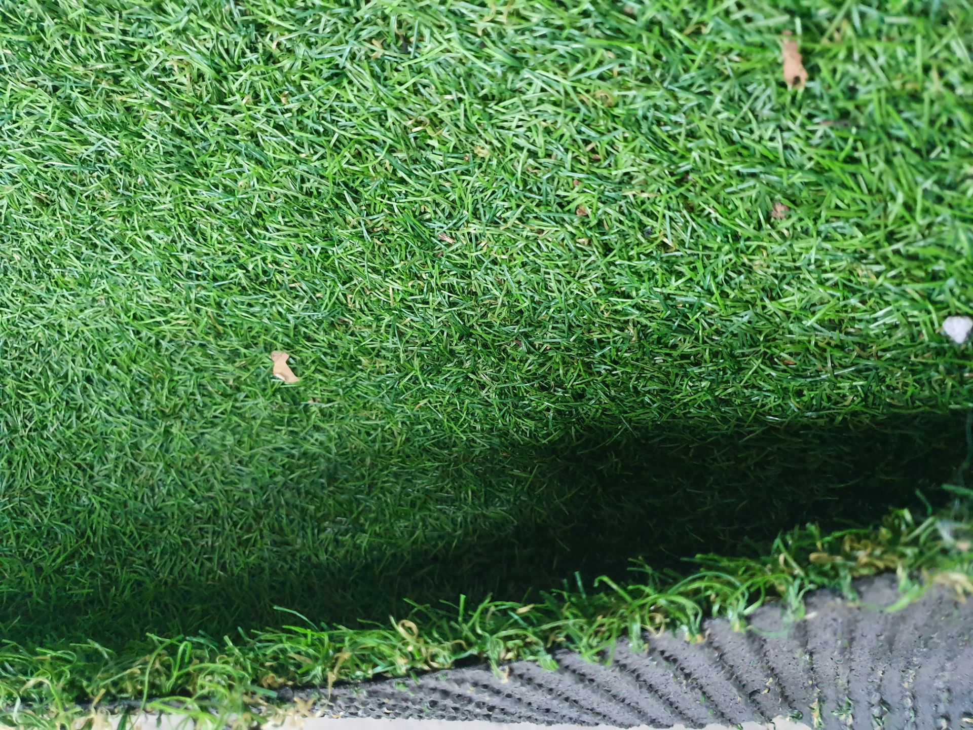 Roll of Green Artificial Grass | Approximate size: 4m x 4m - Image 4 of 4