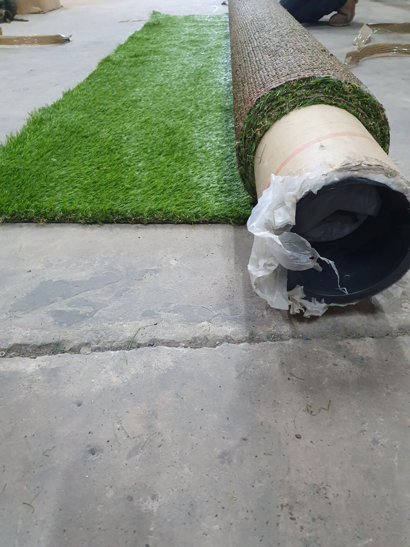 Roll of Green Artificial Grass | Approximate size: 3m x 2.5m - Image 4 of 4