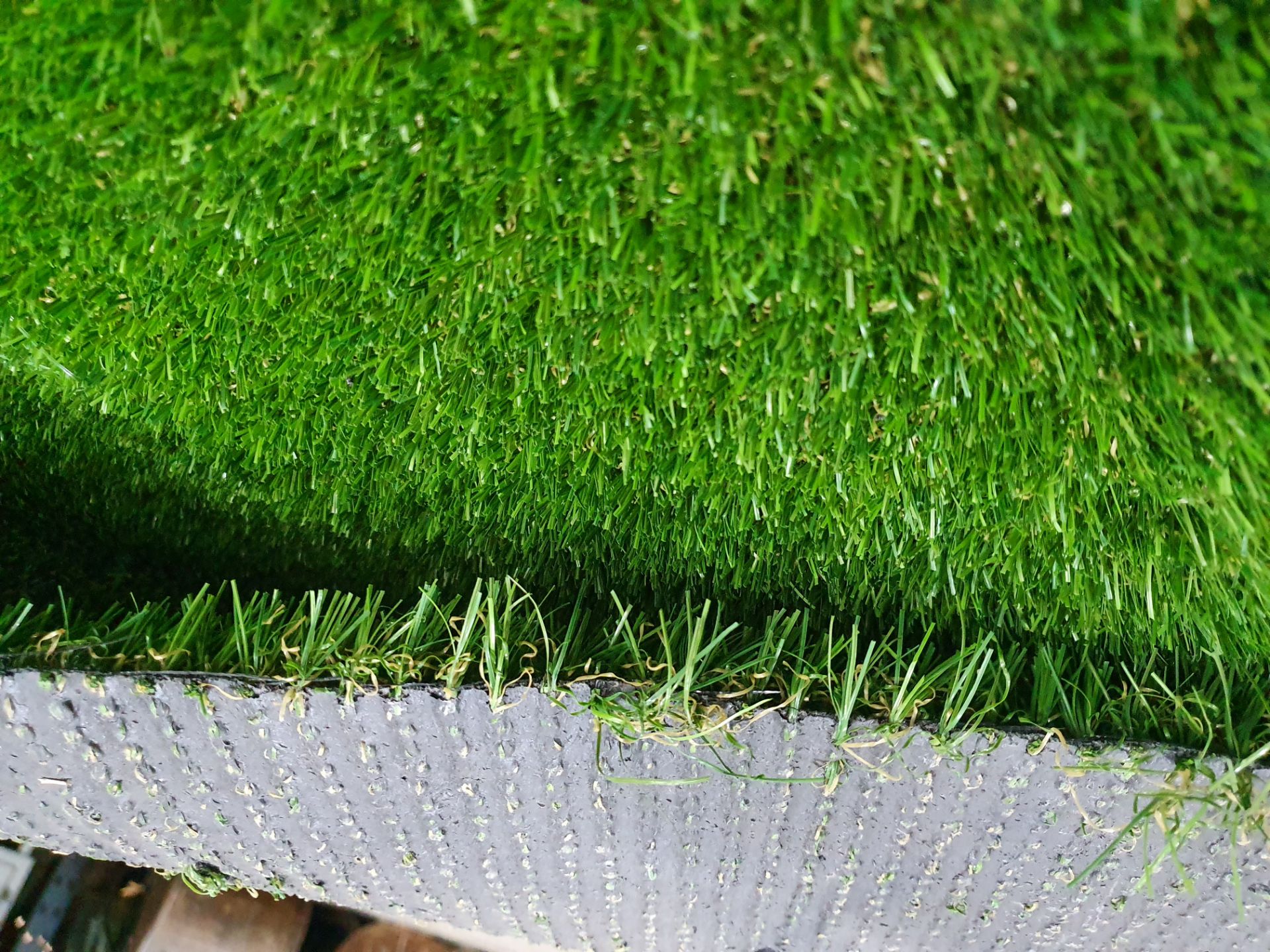 Roll of Green Artificial Grass | Approximate size: 2.2m x 4m - Image 3 of 3