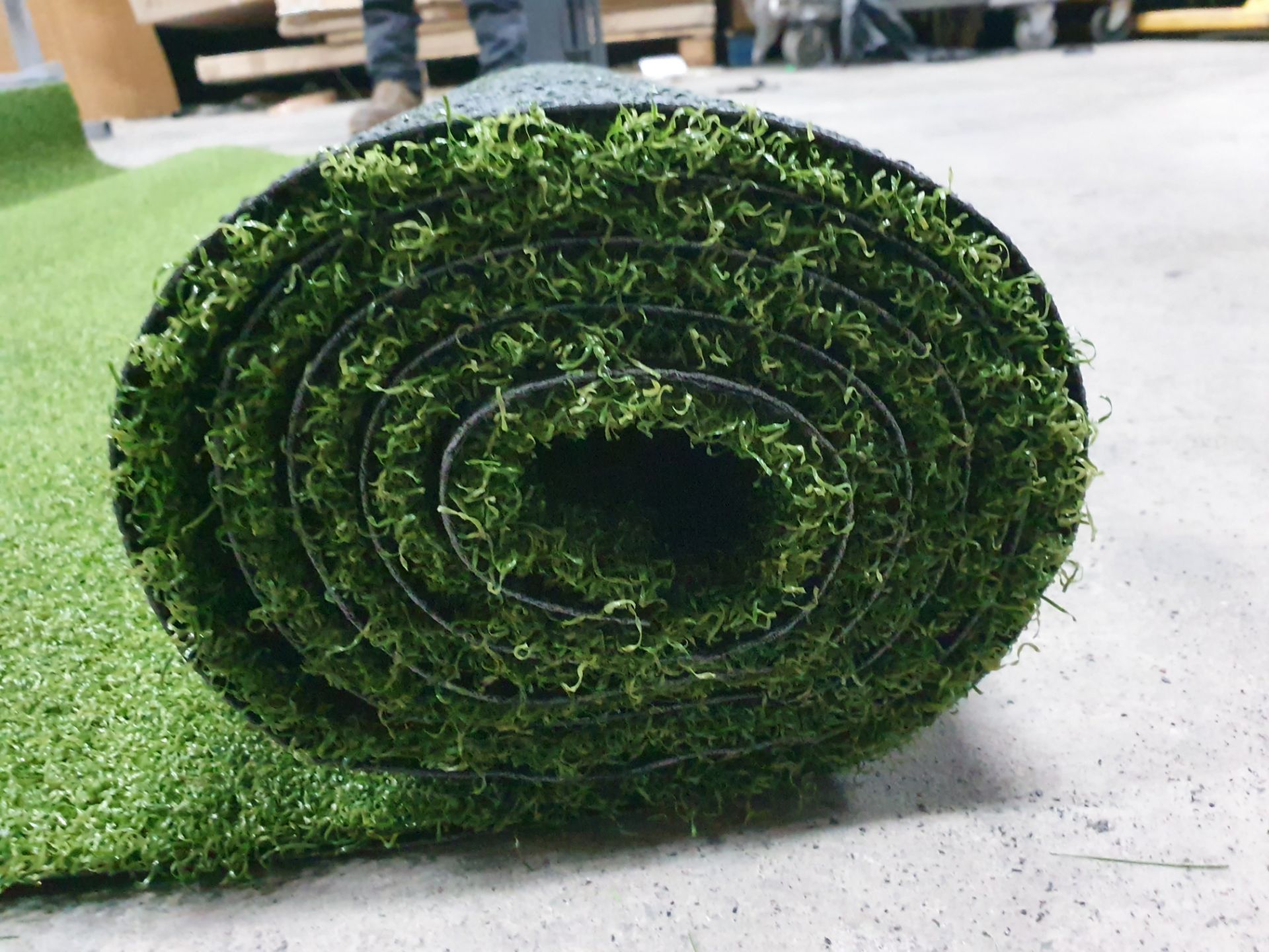 Roll of Green Artificial Grass | Approximate size: 1.7m x 2.6m - Image 2 of 3