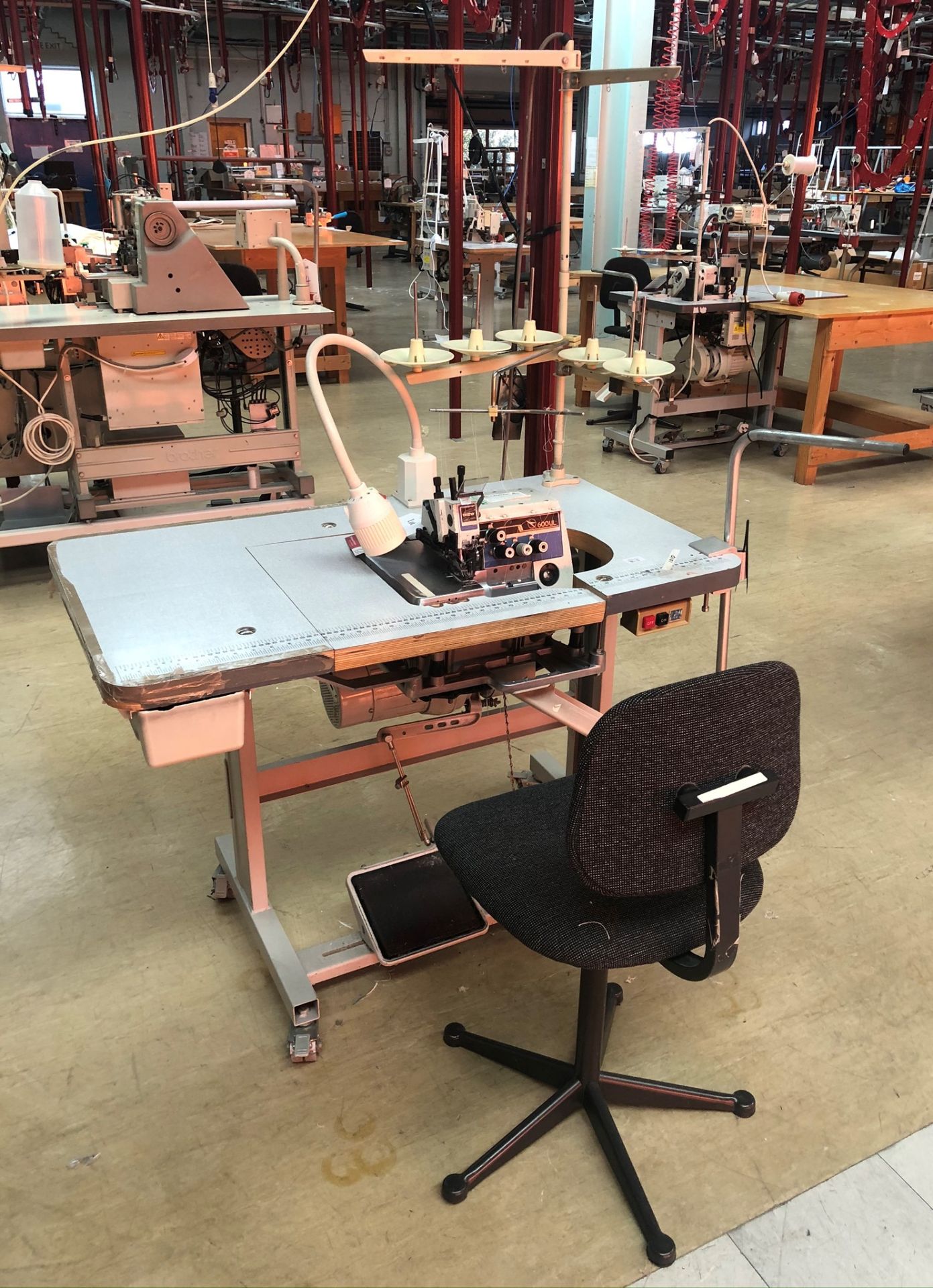 Brother 600UL 5 thread overlock sewing machine - Image 2 of 9