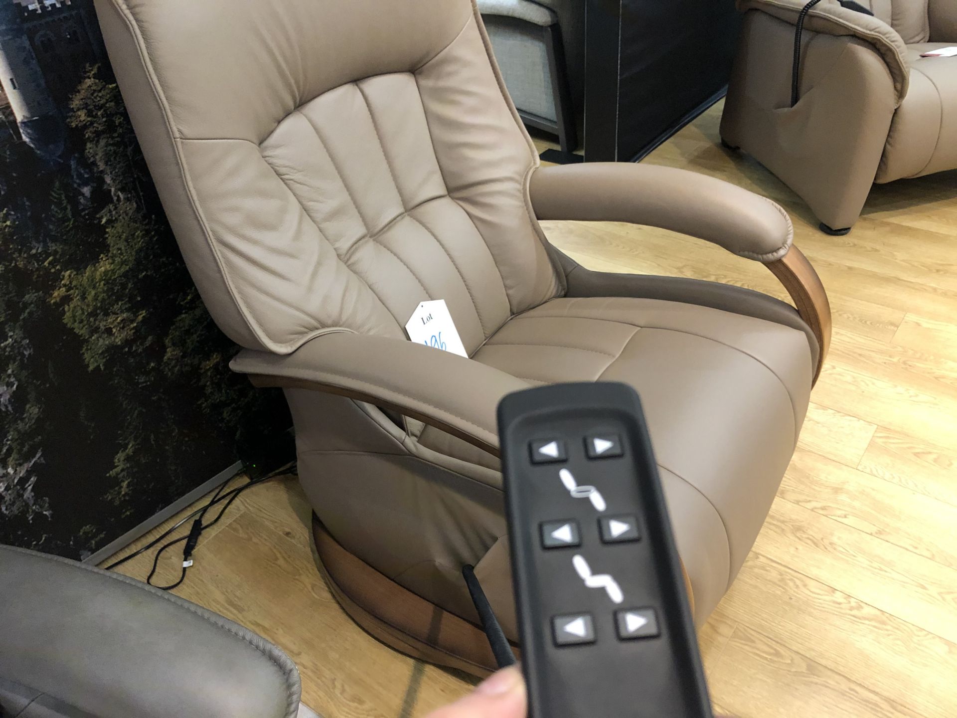 Ex Display Himolla 7348-28Z Leather Cumuly Electric Recliner - Maxi Leather 31 - RRP£2,751 - Image 3 of 4