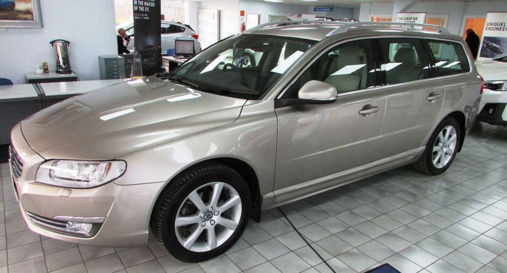 Volvo V70 2.0 D3 SE Lux Geartronic | Reg: YX16 YKK | Mileage: 34,000 | Forecourt Price: œ14,990 - Image 3 of 14