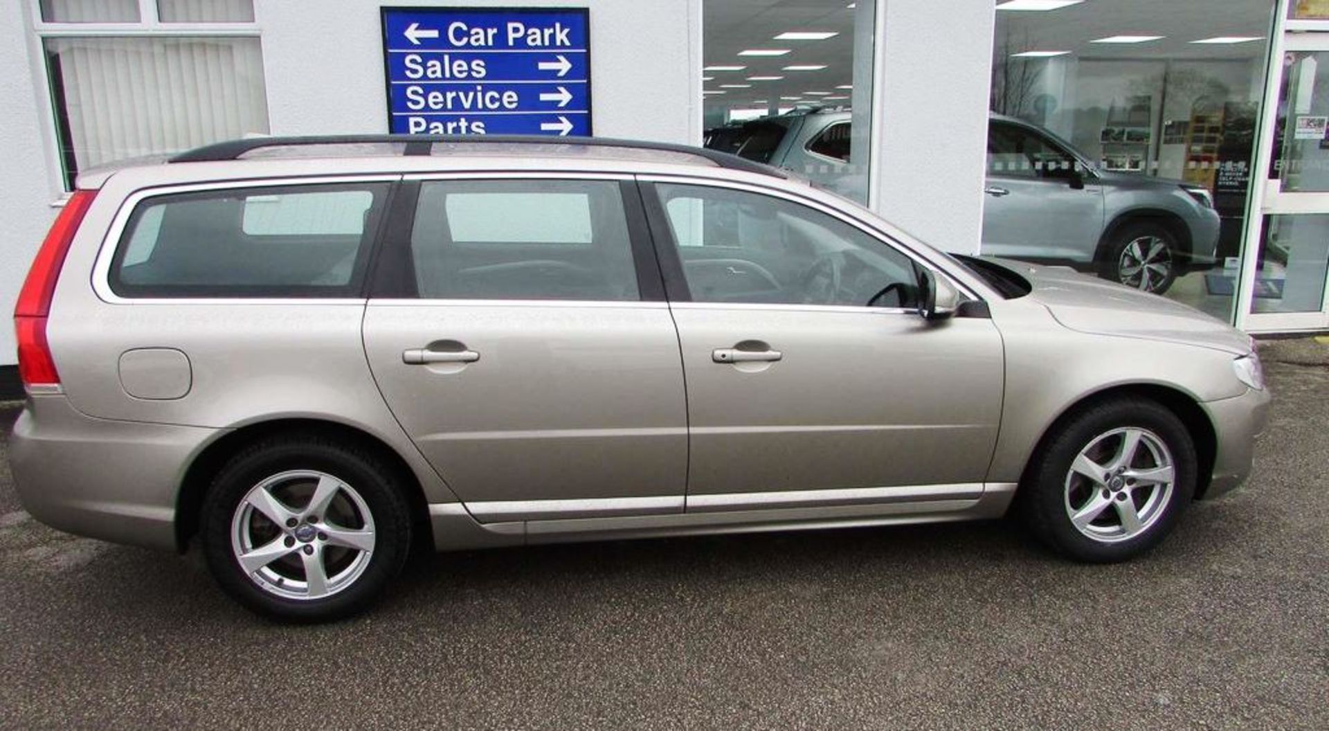 Volvo V70 2.4 D5 Business Edition 5dr | Reg: BF15 YBR | Mileage: 73,000 | Forecourt Price £9,890 - Image 3 of 14