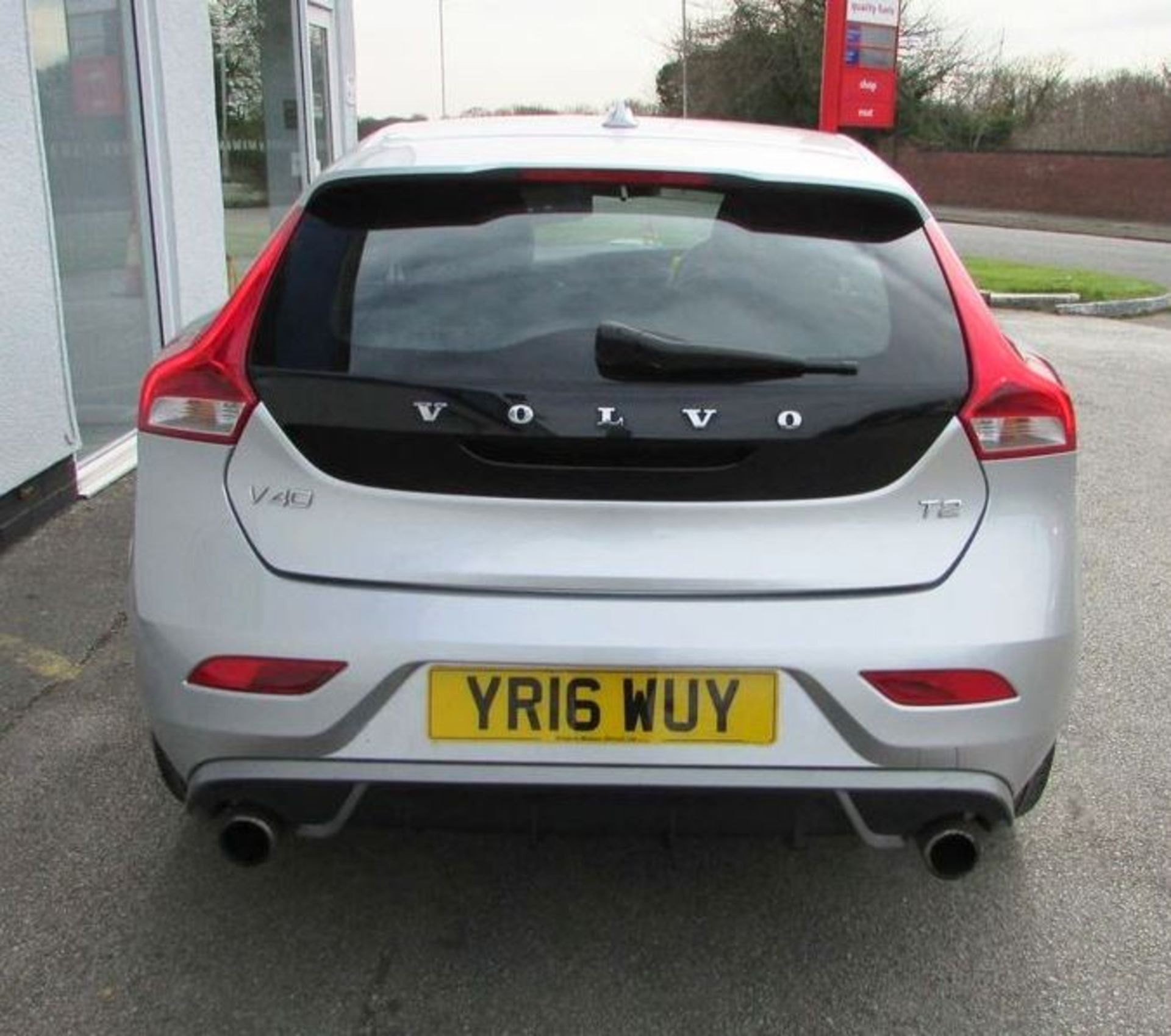 Volvo V40 2.0 T2 R-Design 5dr | Reg: YR16 WUY | Mileage: 22,000 | Forecourt Price £10,990 - Image 5 of 14