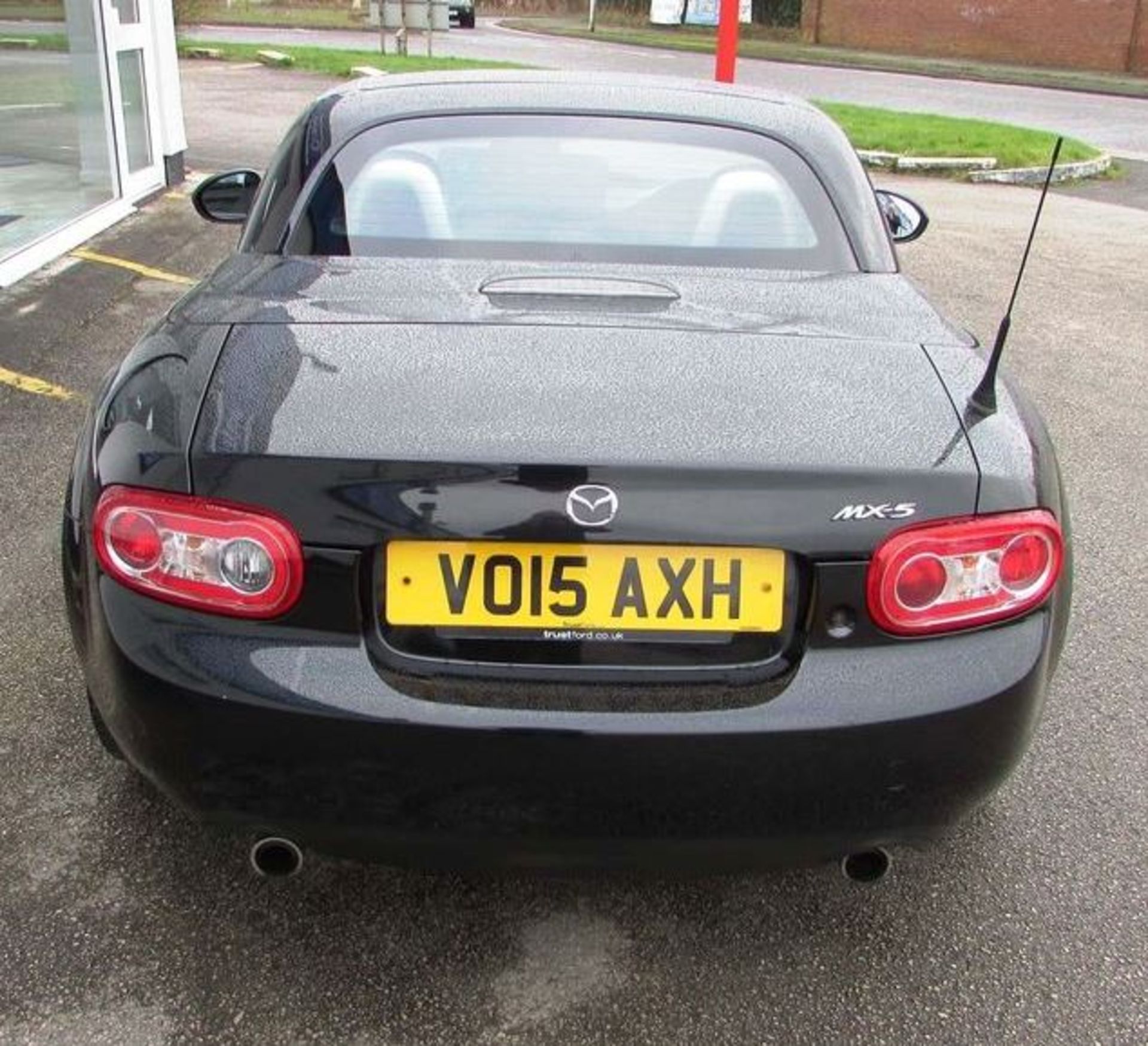 Mazda MX-5 2.0 Sport Tech Nav Roadster 2dr | Reg: VO15 AXH | Mileage: 14,800 | Forecourt Price £11,9 - Image 4 of 9