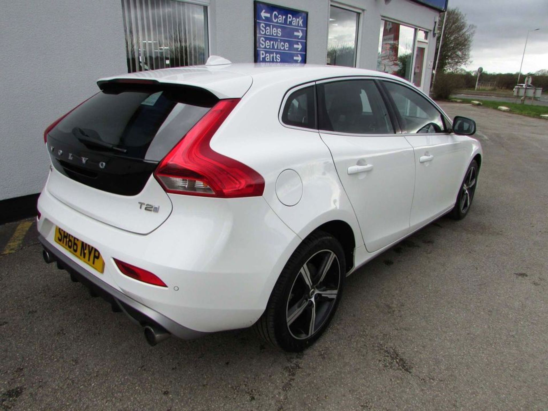 Volvo V40 R-Design Nav + T2 | Reg: SH66 NYP | Mileage: 26,000 | Forecourt Price £11,990 - Image 5 of 16