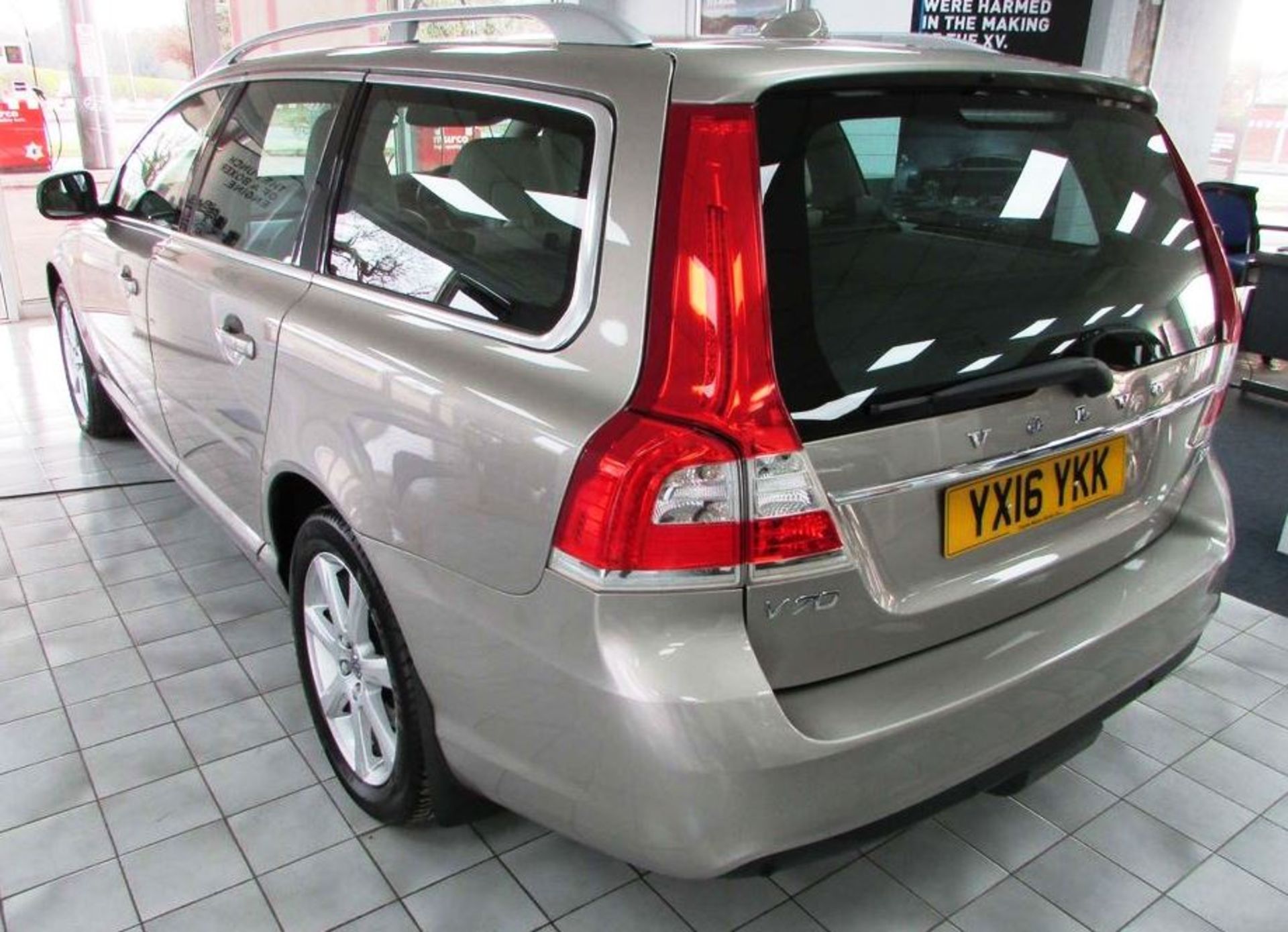 Volvo V70 2.0 D3 SE Lux Geartronic | Reg: YX16 YKK | Mileage: 34,000 | Forecourt Price: œ14,990 - Image 5 of 14