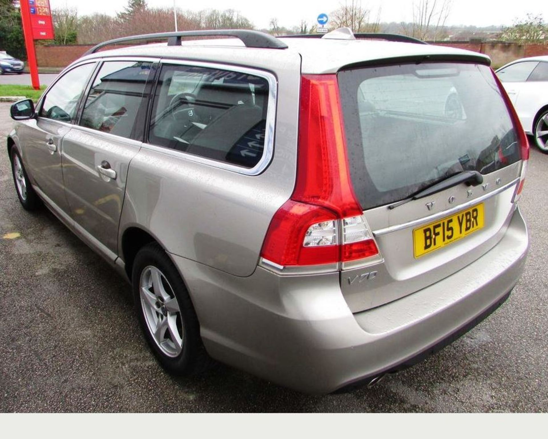 Volvo V70 2.4 D5 Business Edition 5dr | Reg: BF15 YBR | Mileage: 73,000 | Forecourt Price £9,890 - Image 7 of 14