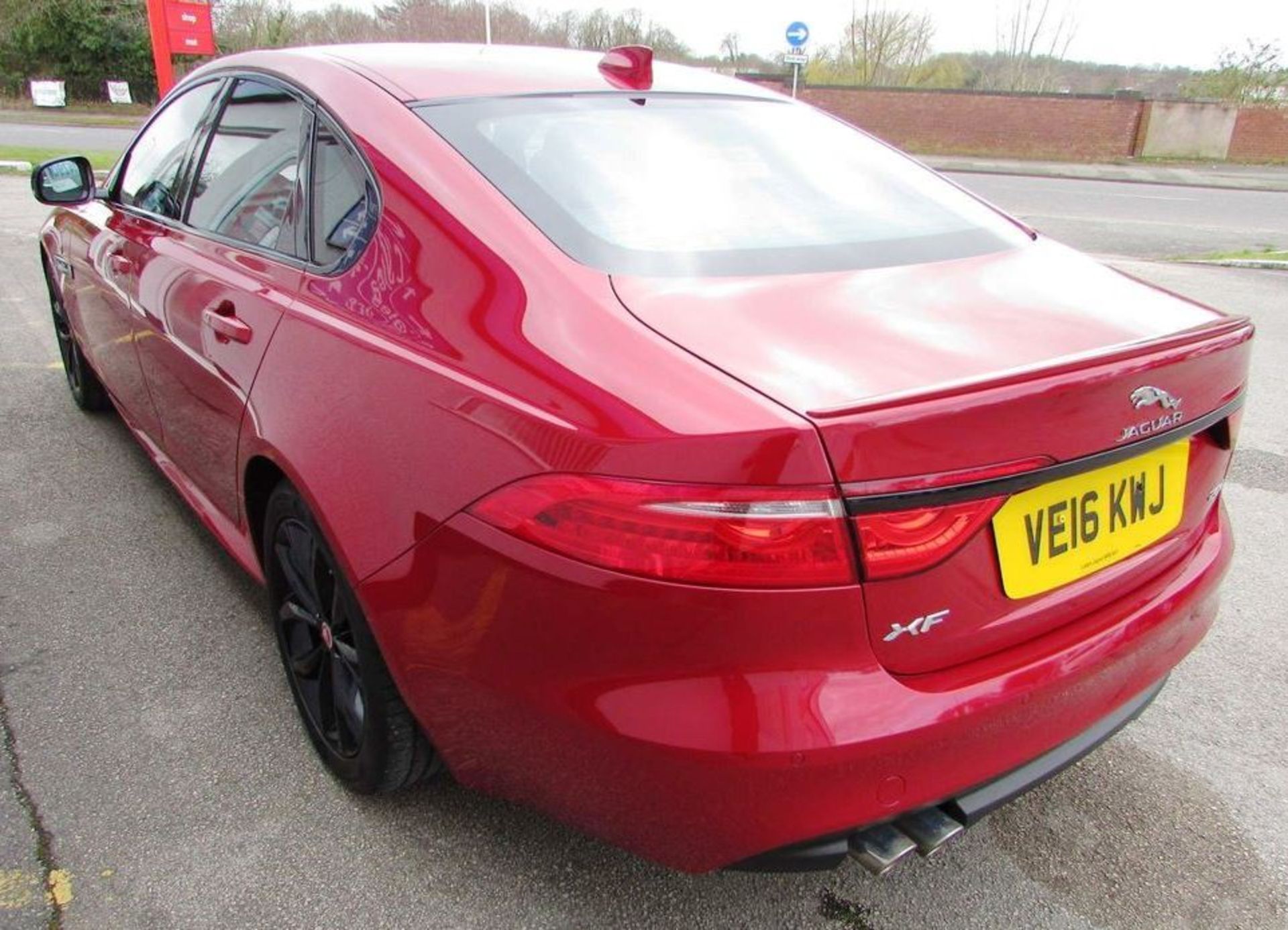 Jaguar XF 2.0d R-Sport Auto (s/s) 4dr | Reg: VE16 KWJ | Mileage: 59,000 | Forecourt Price £13,690 - Image 6 of 14