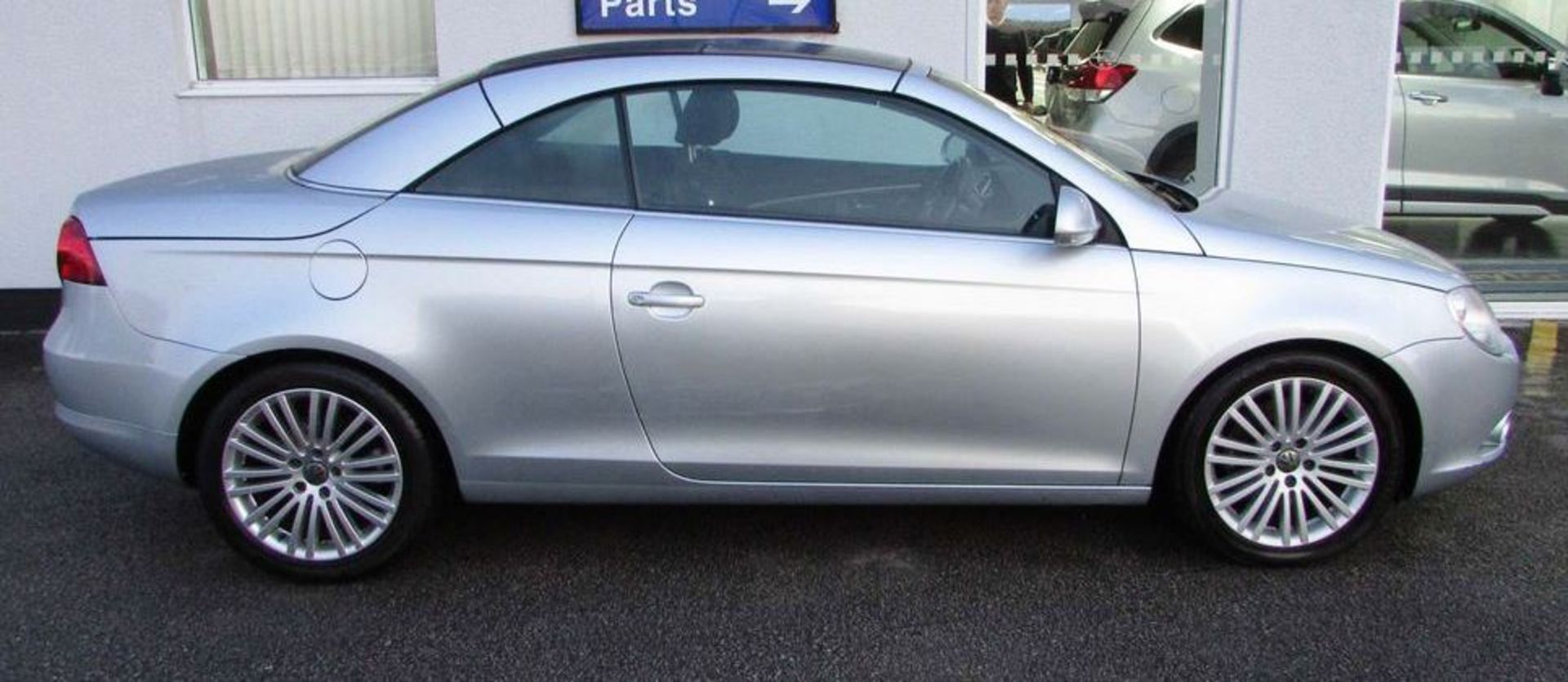 Volkswagen EOS 2.0 T-FSI Sport Cabriolet 2dr | MW56 CZC | Mileage: 87,000 | Forecourt Price £2,790 - Image 3 of 10