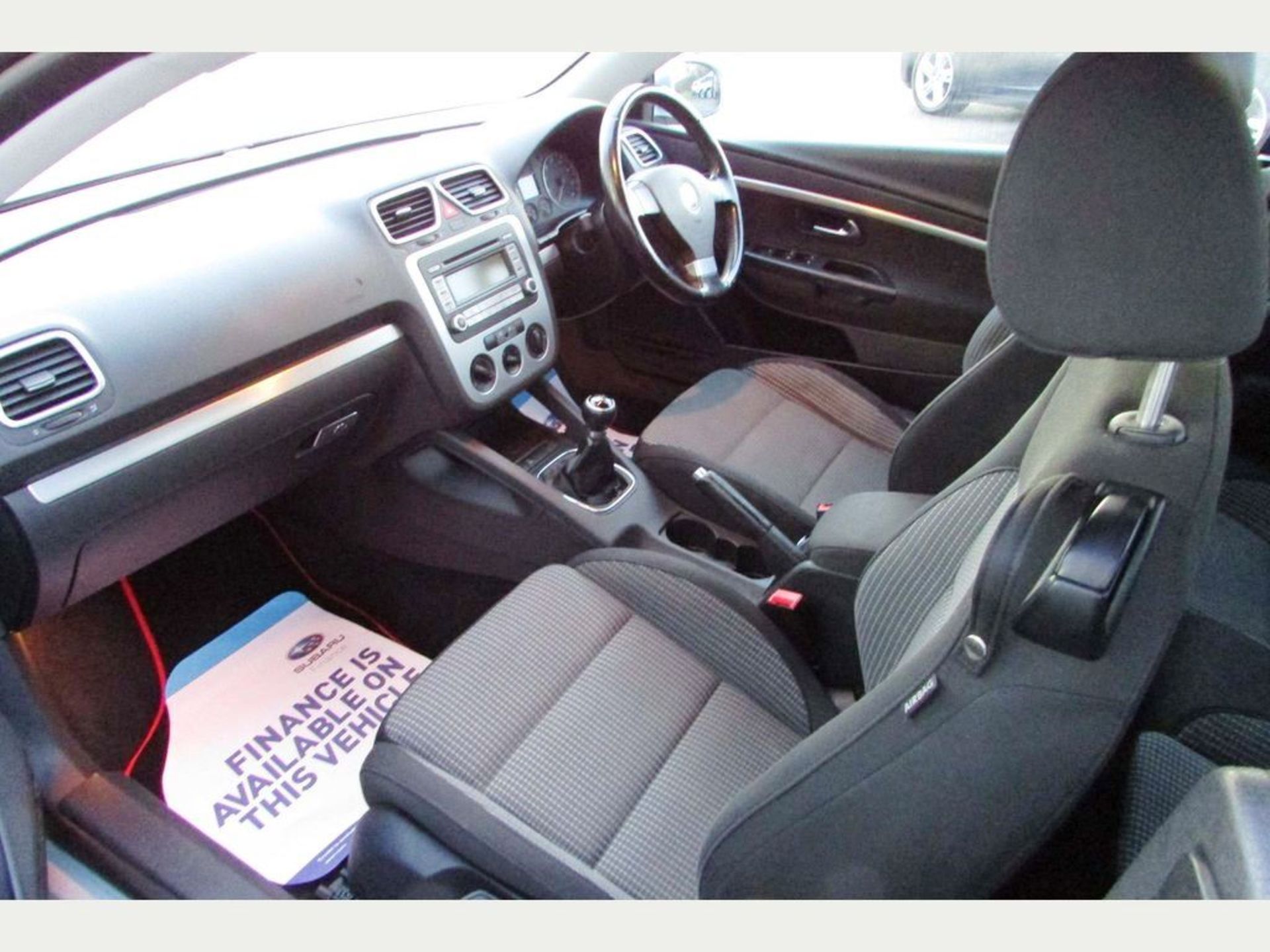 Volkswagen EOS 2.0 T-FSI Sport Cabriolet 2dr | MW56 CZC | Mileage: 87,000 | Forecourt Price £2,790 - Image 7 of 10