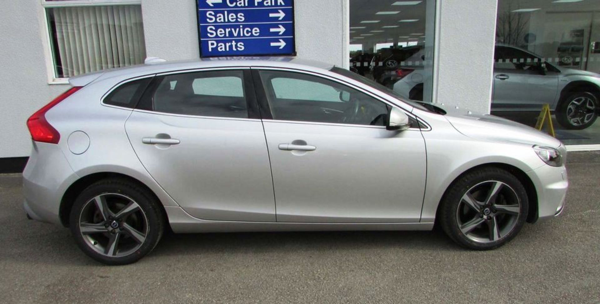 Volvo V40 2.0 T2 R-Design 5dr | Reg: YR16 WUY | Mileage: 22,000 | Forecourt Price £10,990 - Image 3 of 14