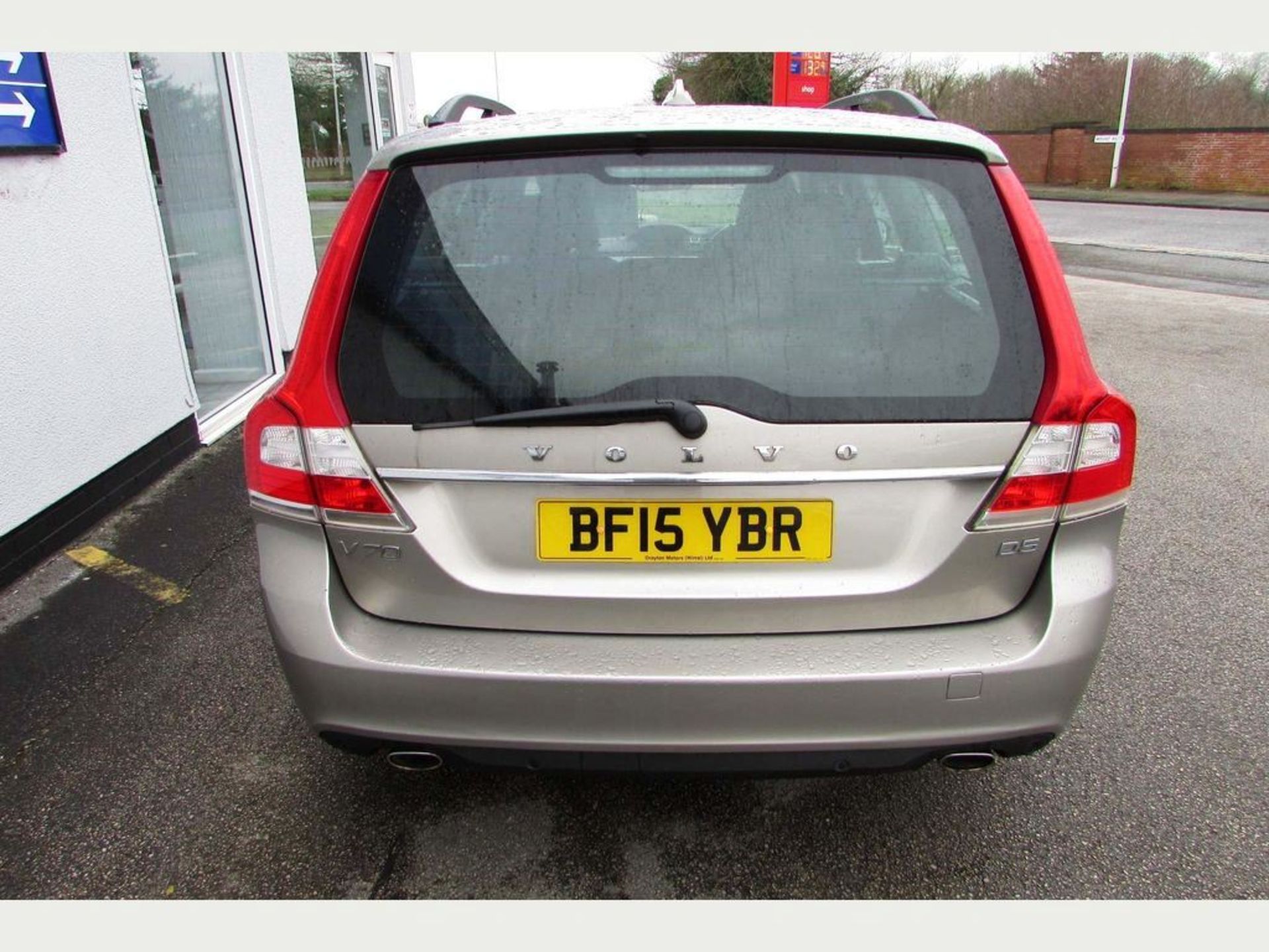 Volvo V70 2.4 D5 Business Edition 5dr | Reg: BF15 YBR | Mileage: 73,000 | Forecourt Price £9,890 - Image 5 of 14