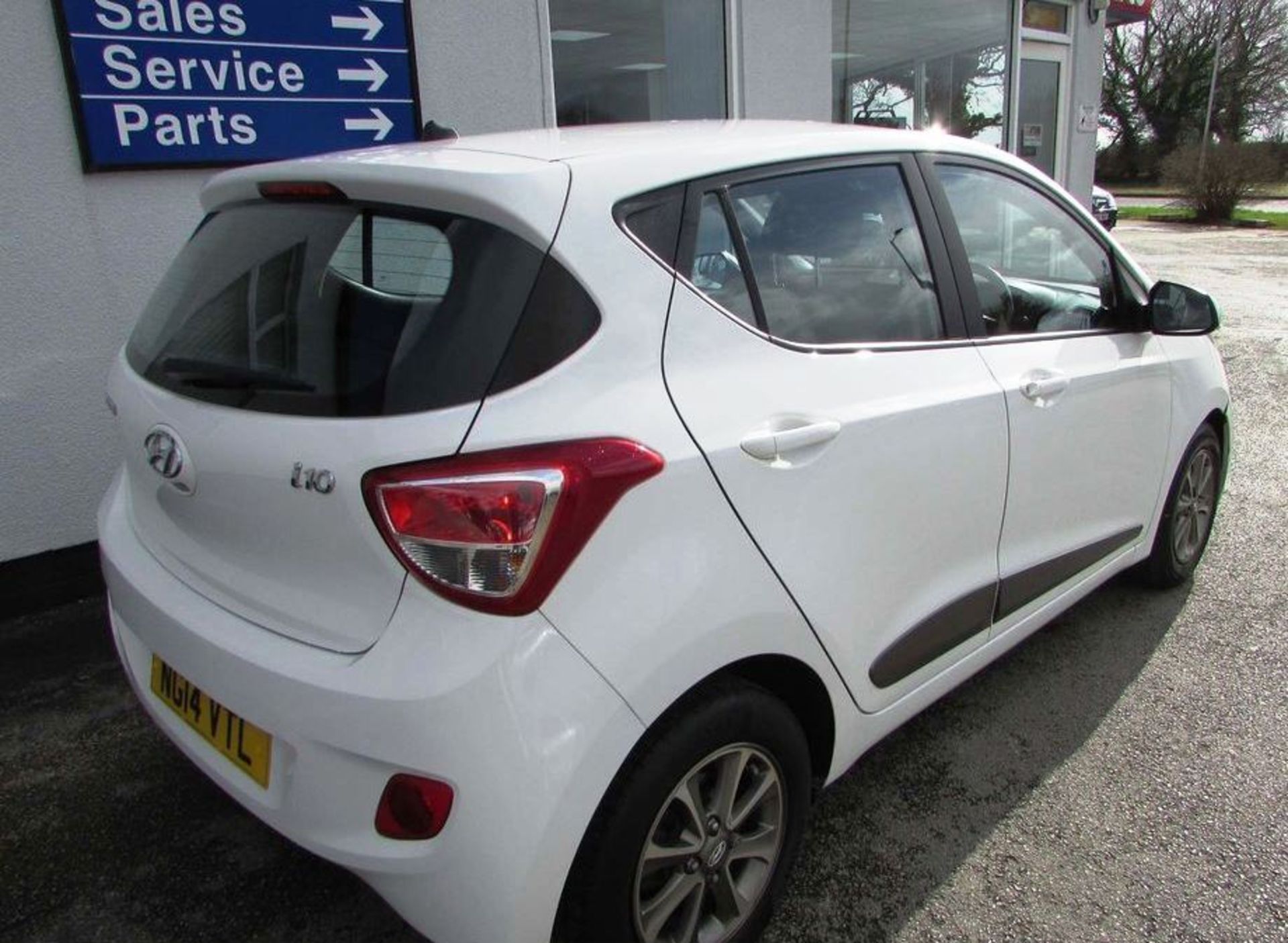 Hyundai i10 1.0 Premium 5dr | Reg: NG14 VTL | Mileage: 27,000 | Forecourt Price £5,490 - Image 5 of 12