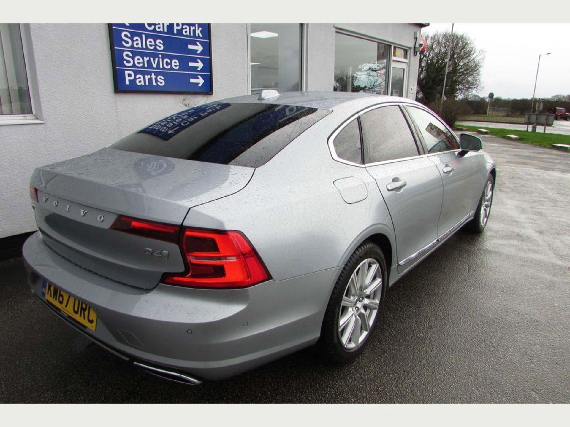 Volvo S90 2.0 D4 Inscription Auto (s/s) 4dr | Reg: KW67 ORC | Mileage: 13,200 | Forecourt Price £19, - Image 4 of 16