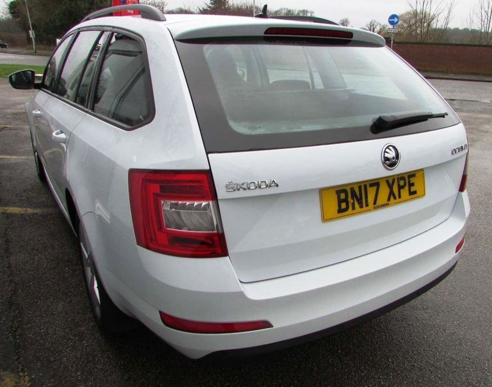 SKODA Octavia 1.6 TDI SE Sport 5dr | Reg: BN17 XPE | Mileage: 49,000 | Forecourt Price £9,790 - Image 6 of 13